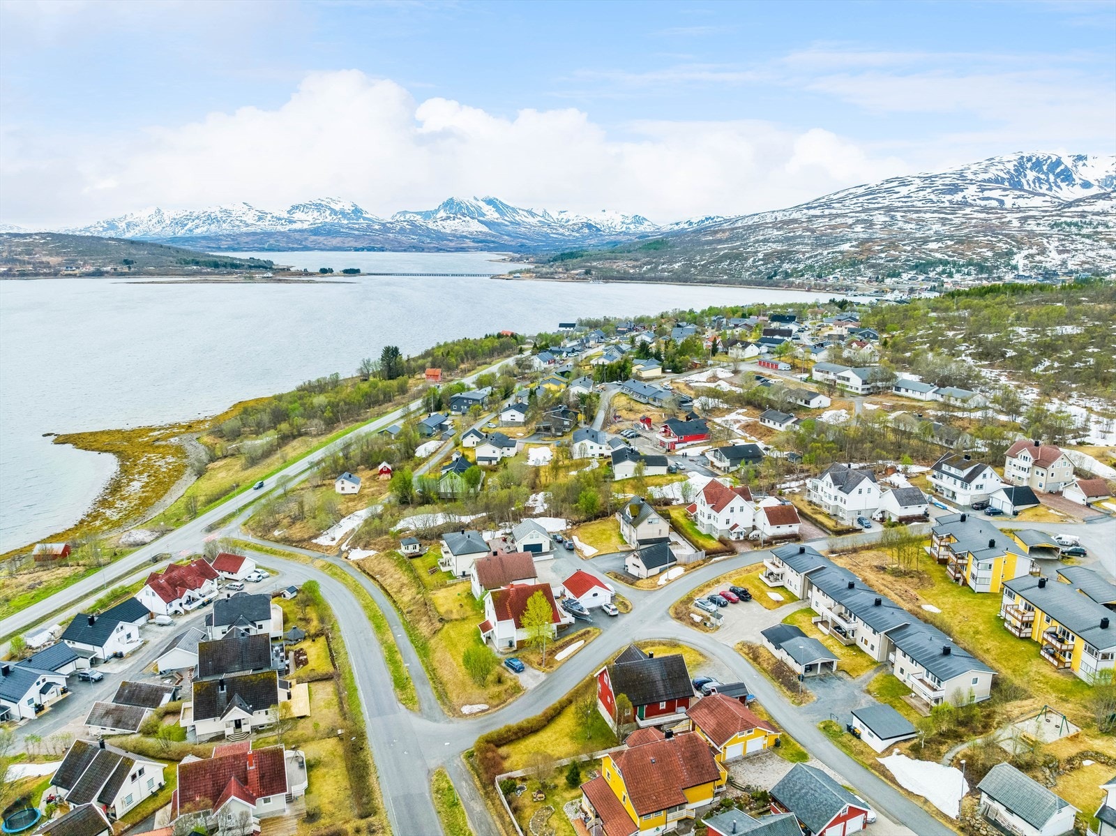 Fra boligen er det kort avstand til flotte turområder uansett årstid. Galleribilde