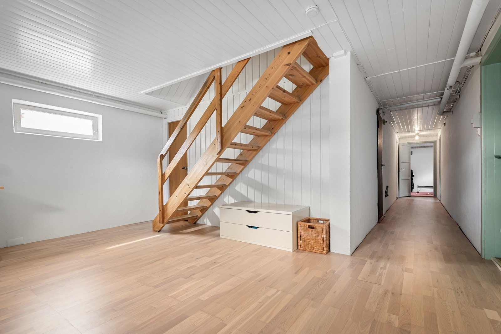 Trapp ned til kjelleren. Galleribilde