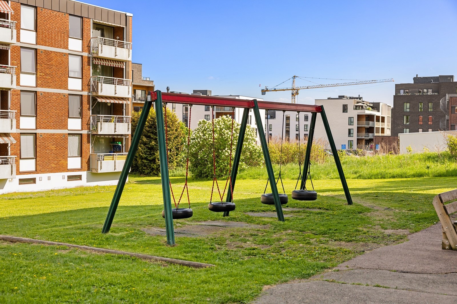 Sameiet har opparbeidet flott felles areal som er barnevennlig med bilfrie områder. Galleribilde