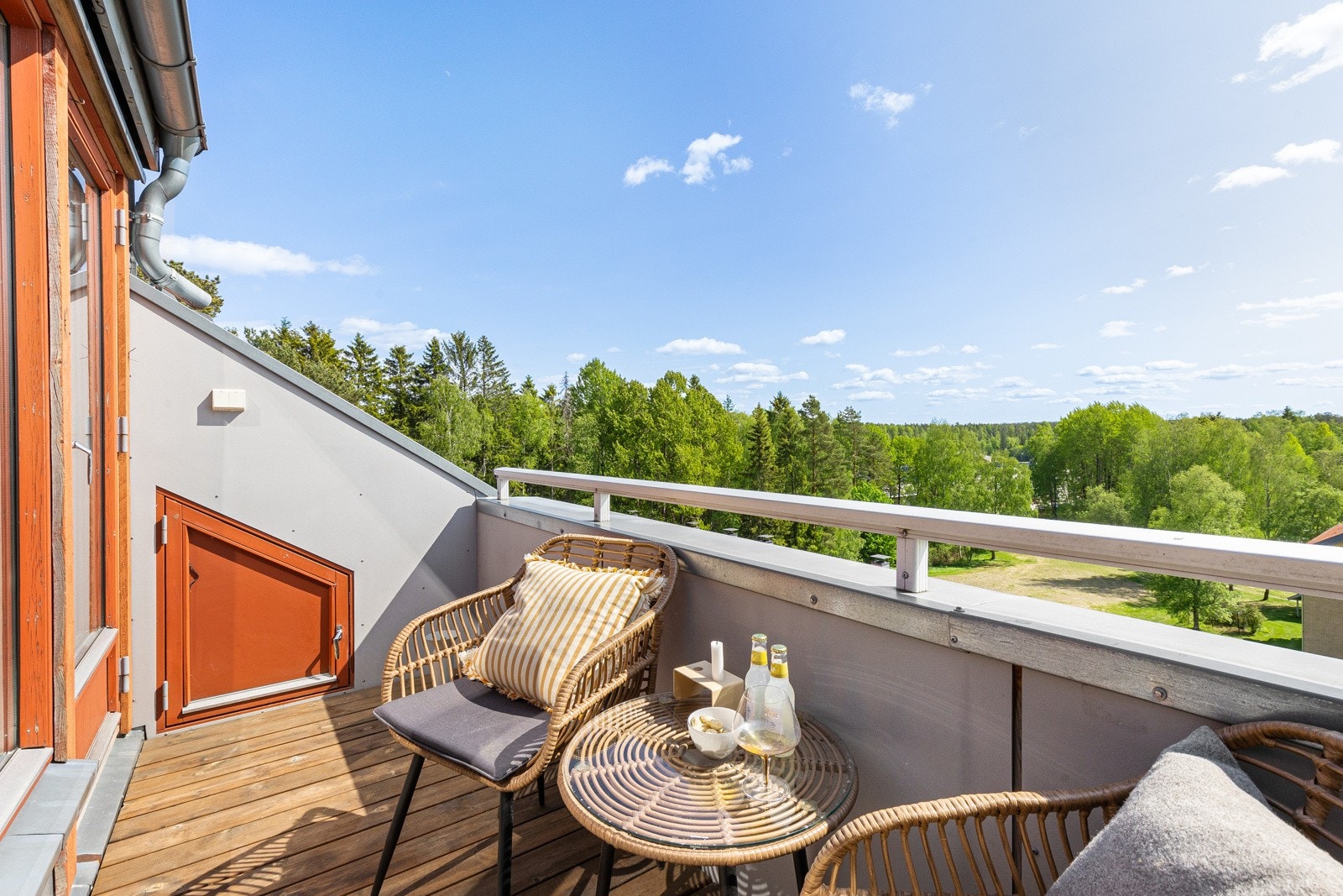 Leiligheten har en sydvendt takterrasse med flotte solforhold. Galleribilde