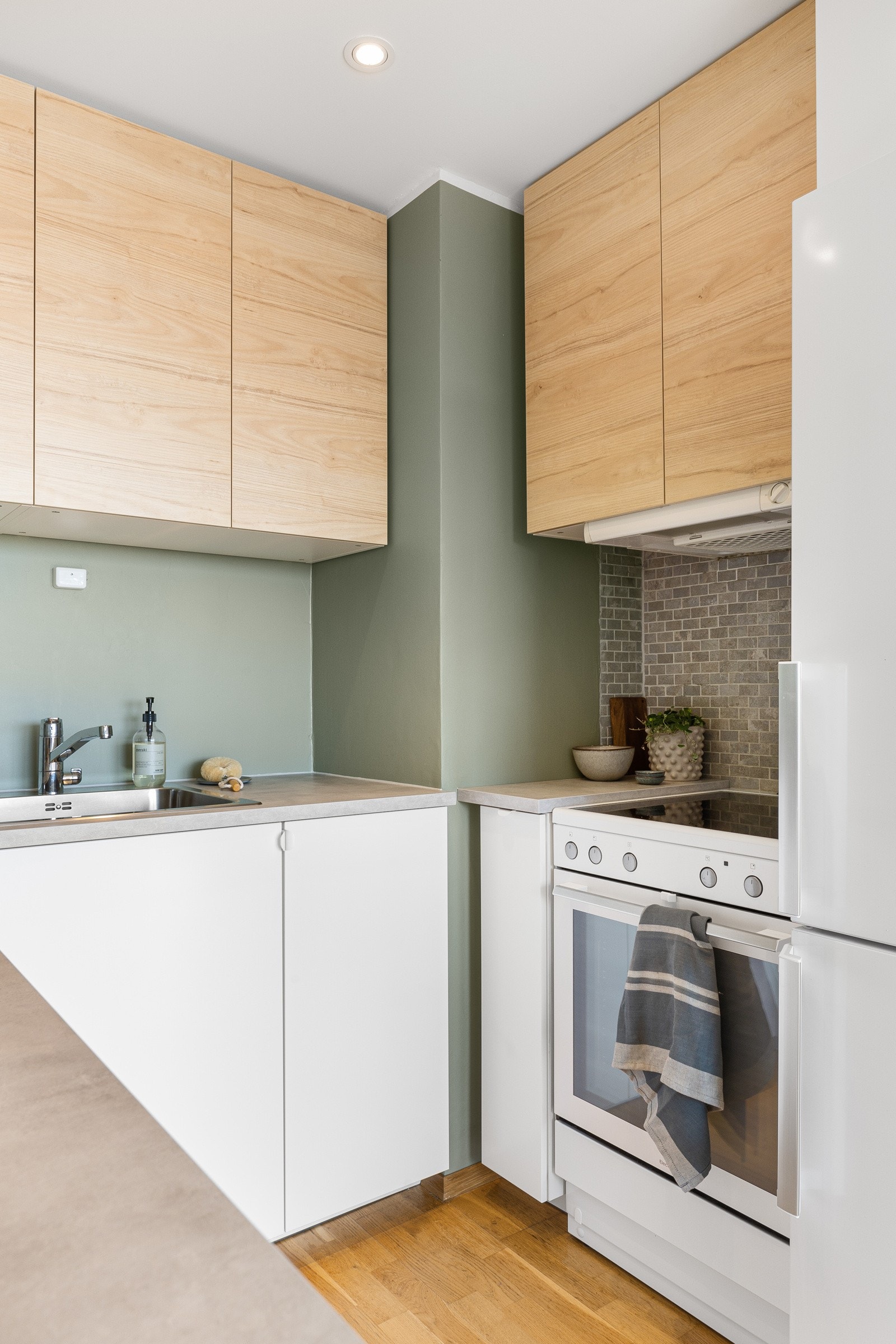 Leiligheten har balansert ventilasjonsanlegg og fra ventilatoren er det avtrekk. Galleribilde
