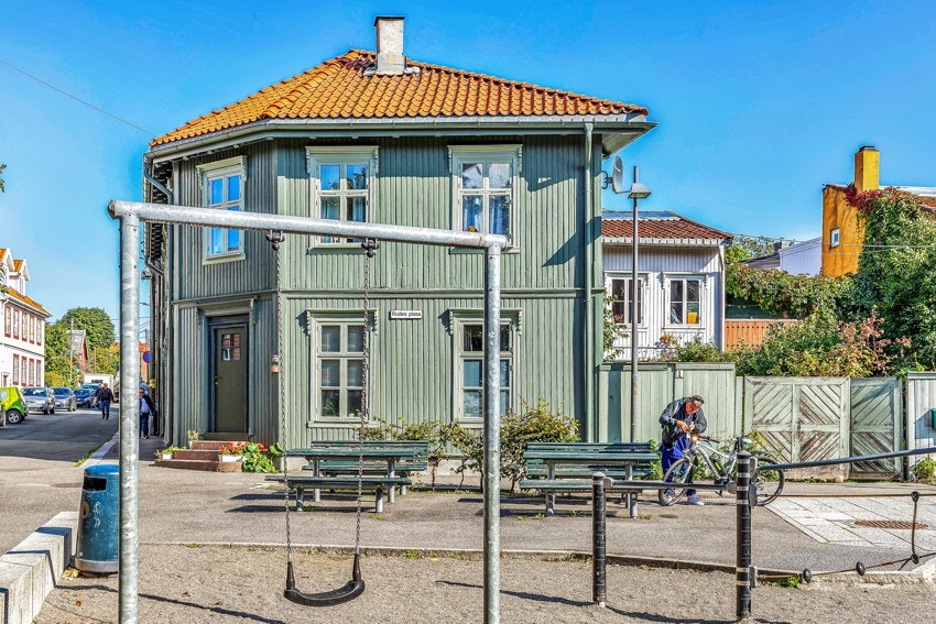 Rodes plass - oppkalt etter stiftsprost Frederik Rode, som hadde en eiendom i området på 1850-tallet. Galleribilde