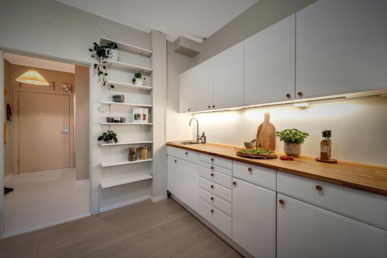 Smarte hylleløsninger på kjøkkenet. Galleribilde