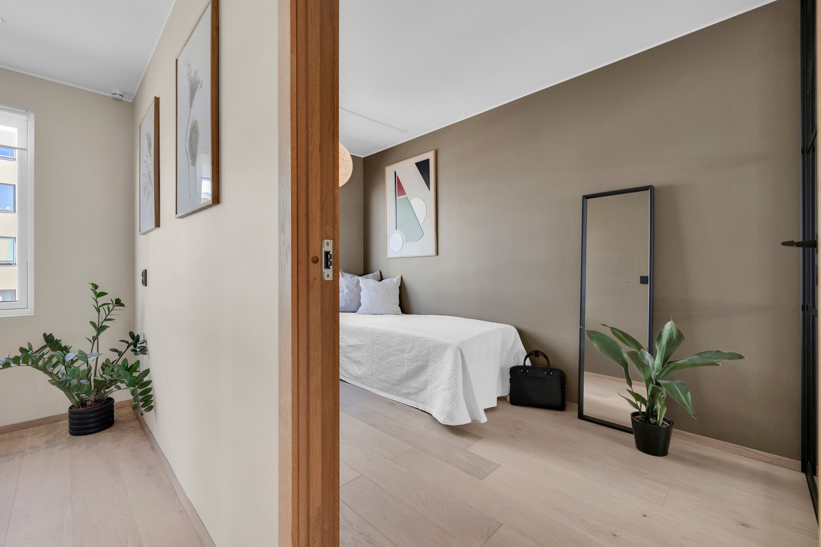 Soverom 2 med inngang fra kjøkken. Galleribilde