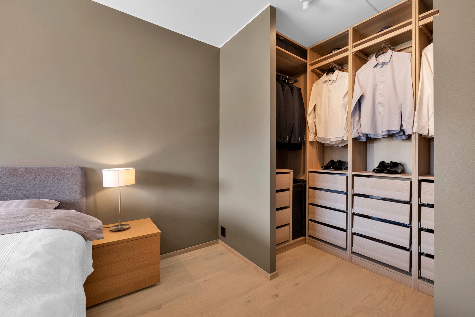 Walk-in-garderobe. Galleribilde