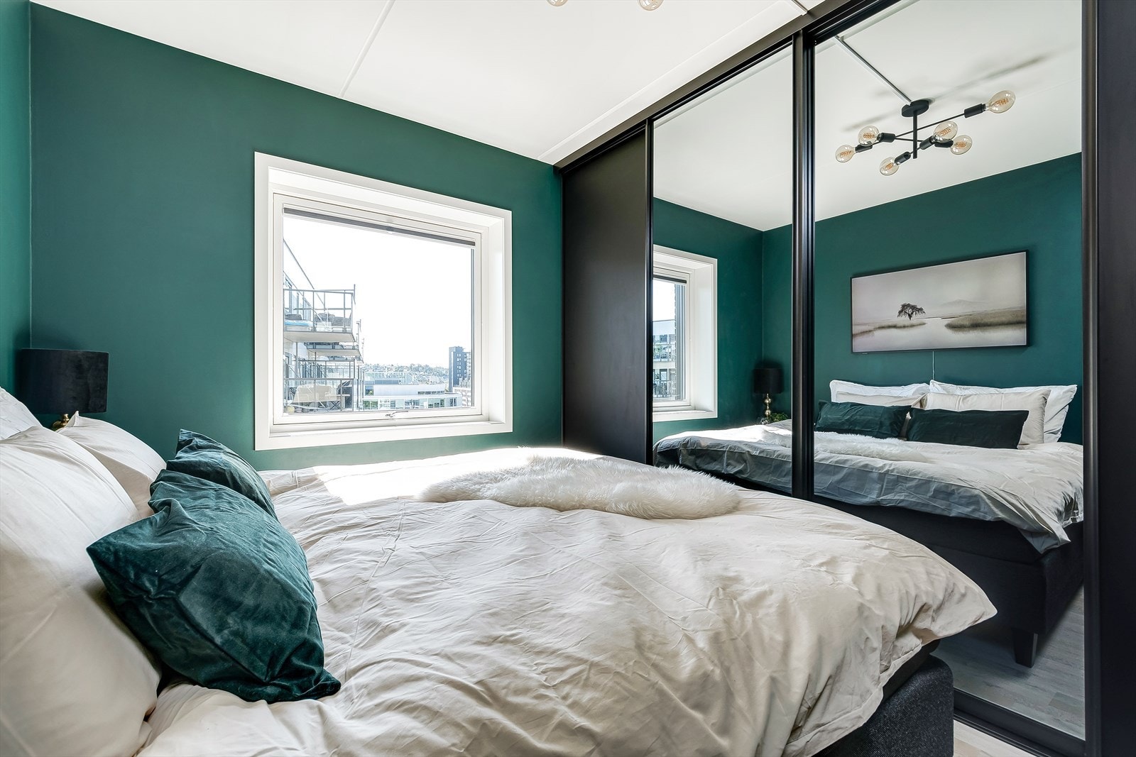 Vendt mot den rolige og fine bakgården er du sikret en god natts søvn. Du kan også våkne til morgensolen. Galleribilde