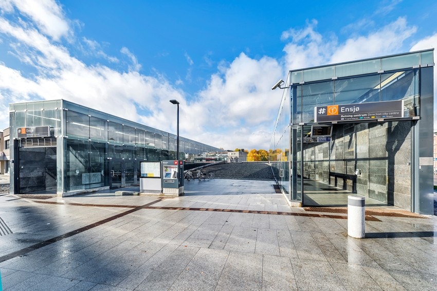 T-banen ligger noen få hundre meter unna og tar deg til Oslo sentrum på få minutter. Galleribilde