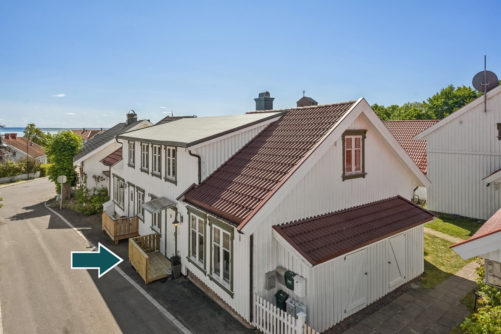 Pen 3-roms leilighet med herlig uteplass i sjarmerende gamle Åsgårdstrand! Perfekt utleieobjekt eller egen nostalgisk perle. Galleribilde