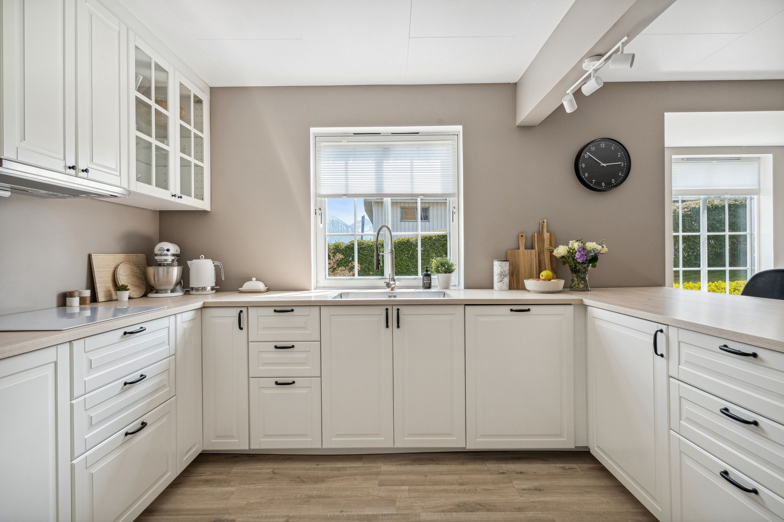 Flott og innholdsrikt kjøkken nytt i 2022. Galleribilde