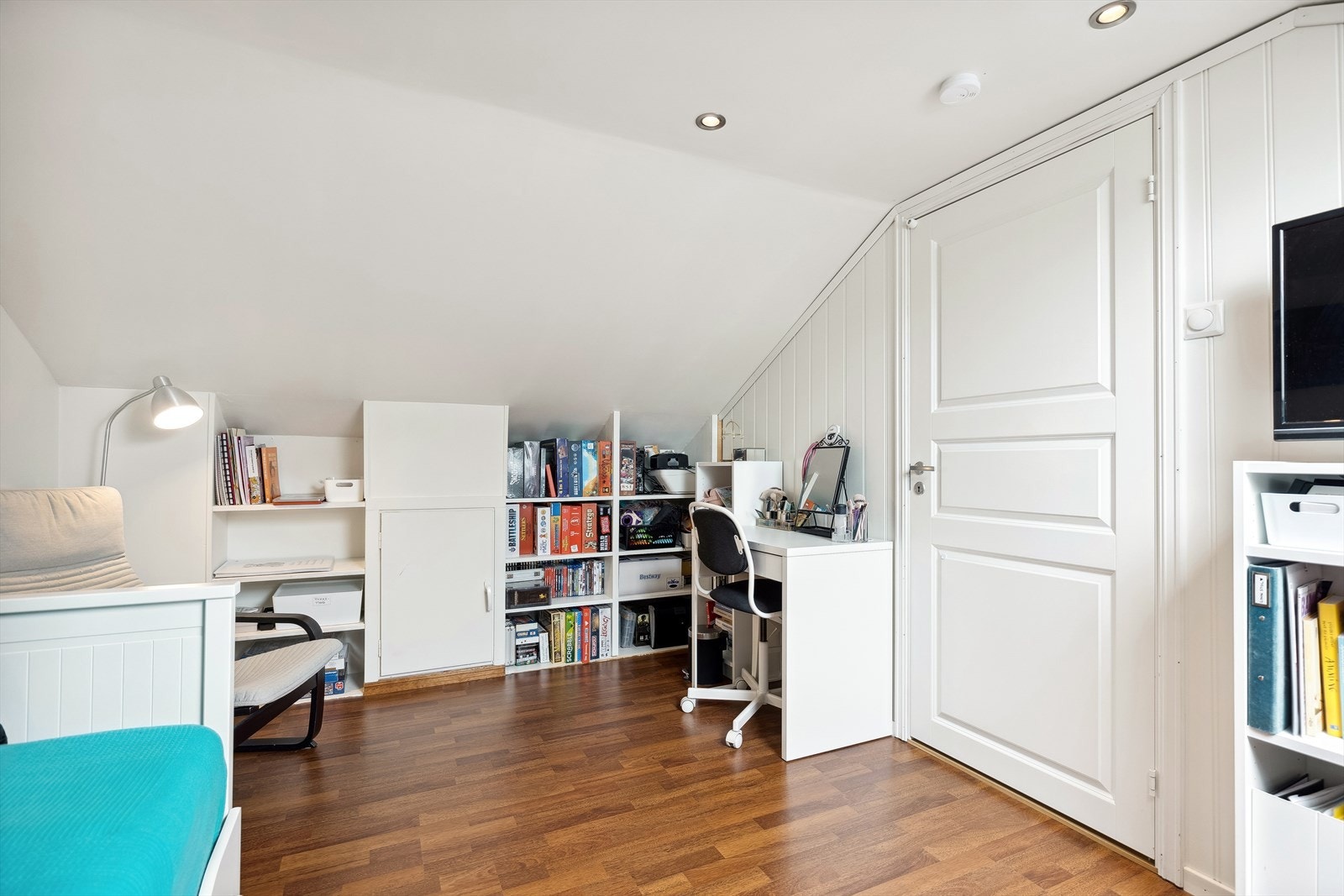 - Stort rom med god lagringsplass i kott - Galleribilde