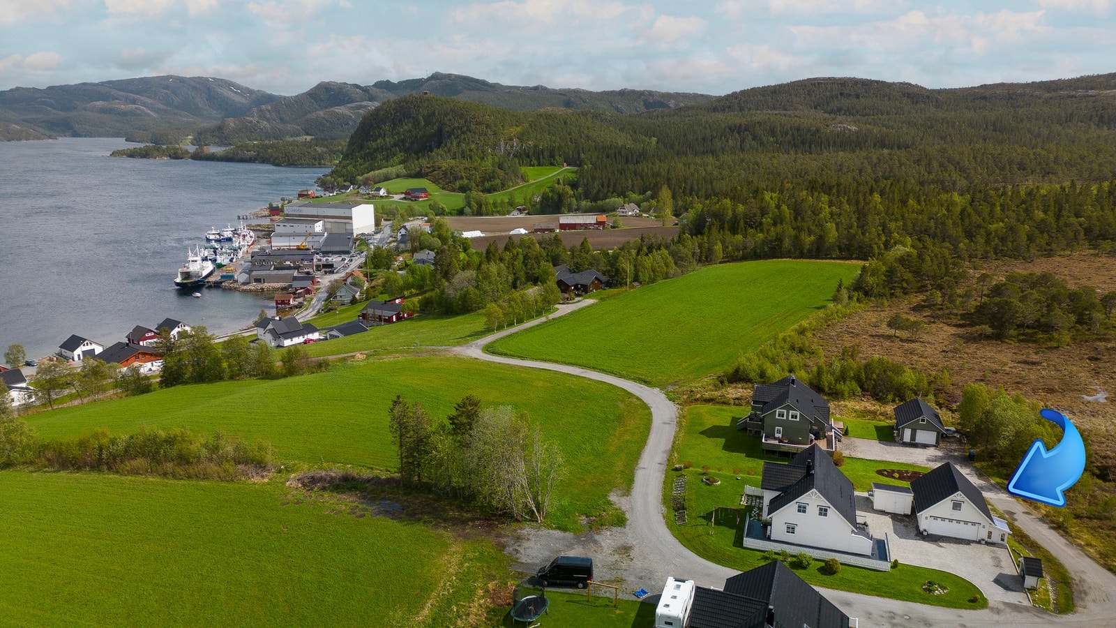 Sentral og barnevennlig beliggenhet med flott utsikt og gode solforhold Galleribilde