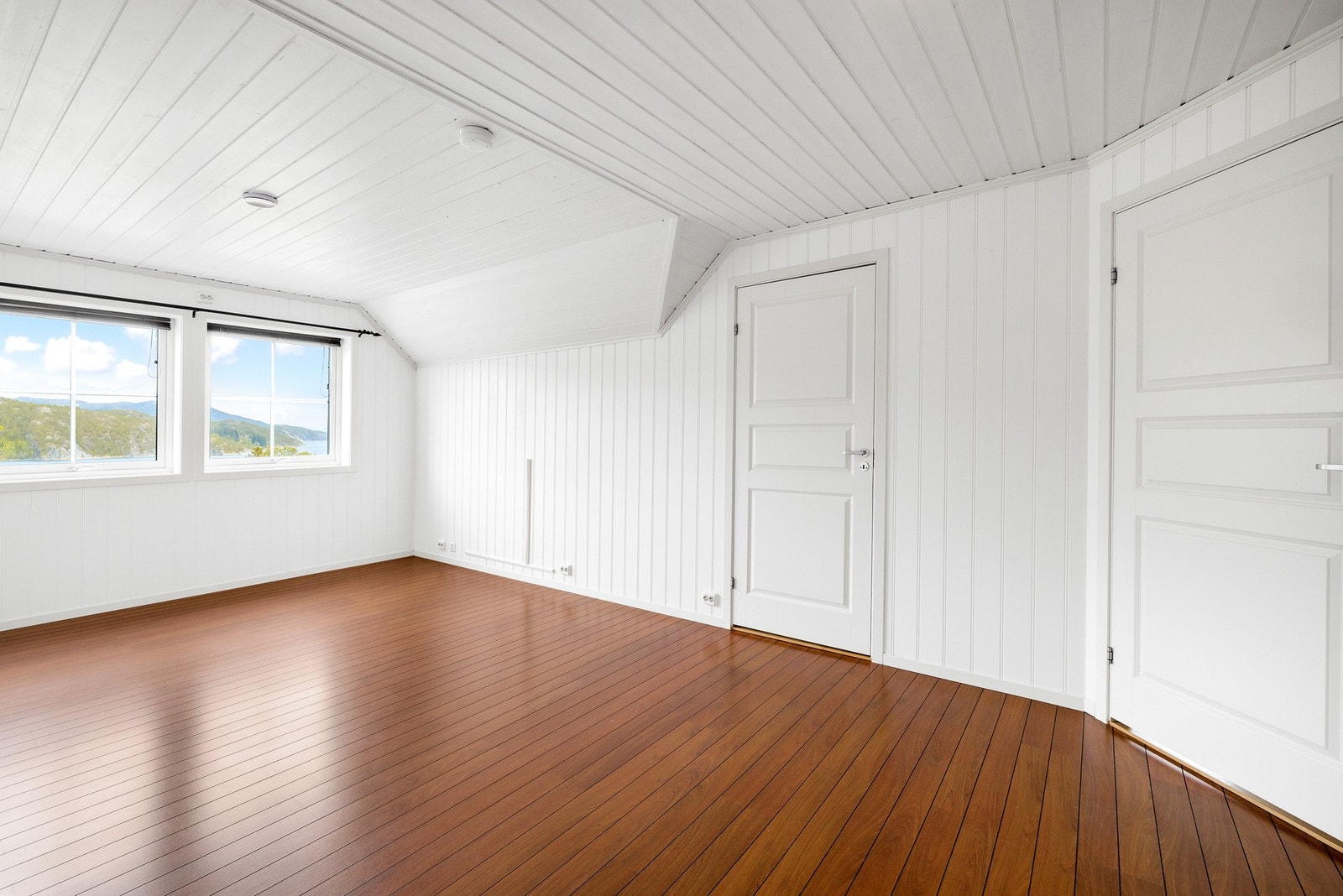 Romslig loftstue med gode bruksmuligheter Galleribilde