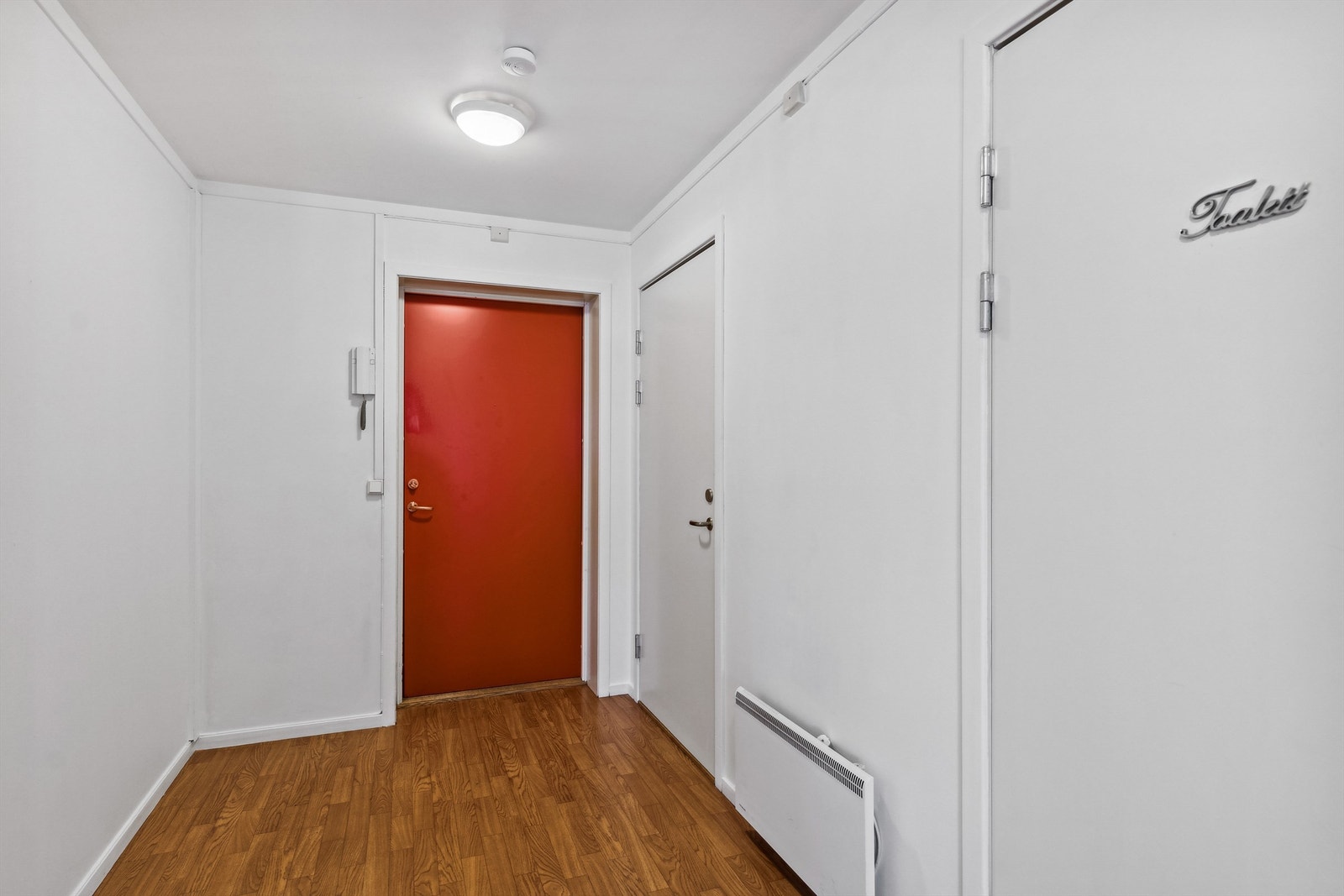 Gang og inngang til innvendig bod. Galleribilde