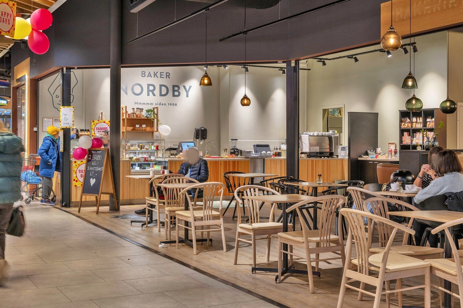 Nybakt brød og annen fersk gjærbakst får man hos Baker Nordby! Galleribilde