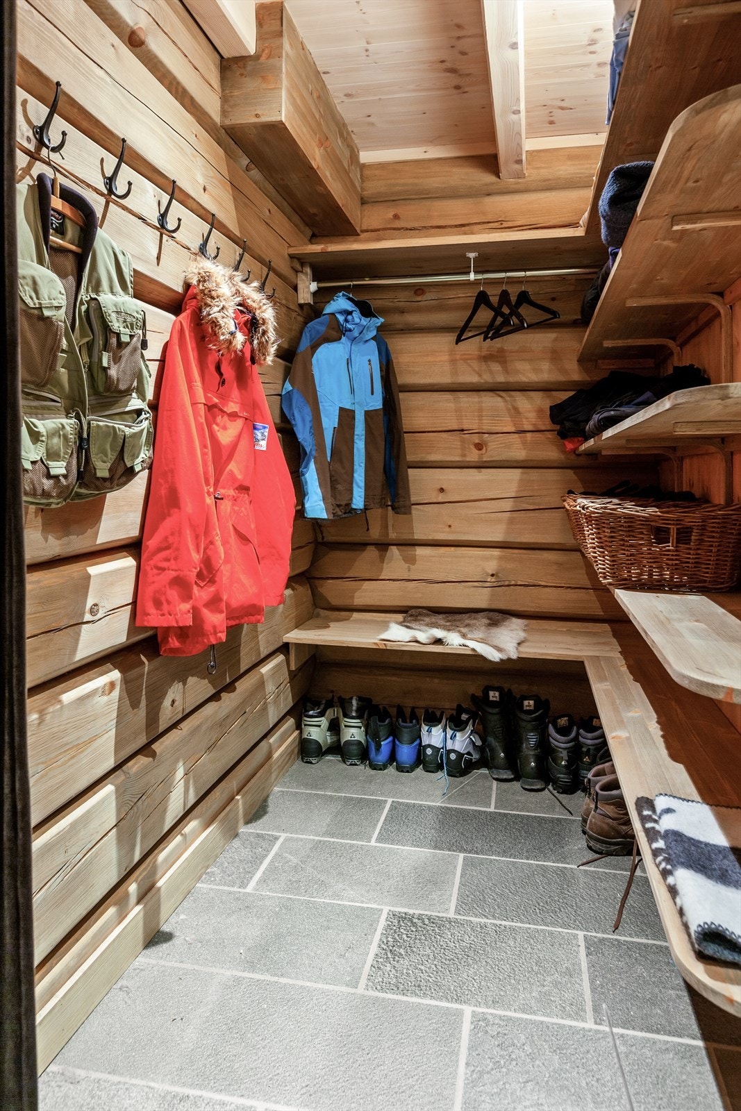 Meget praktisk garderobe i tilknytning til entrèen Galleribilde