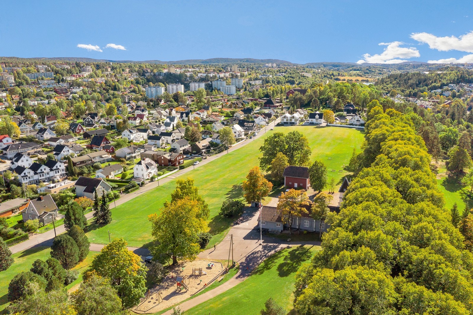 Parkområdet ved Nordre Skøyen hovedgård er også å anbefale. Her har du store parkområder i historiske omgivelser Galleribilde