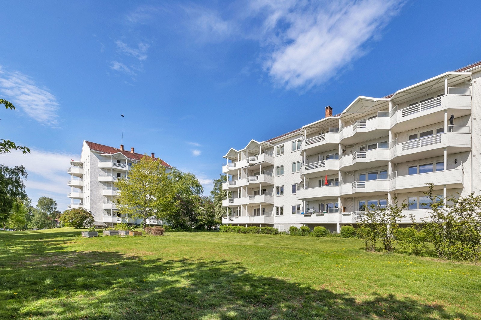Boligen har en meget sentral beliggenhet i et attraktivt boligområde på Oppsal Galleribilde