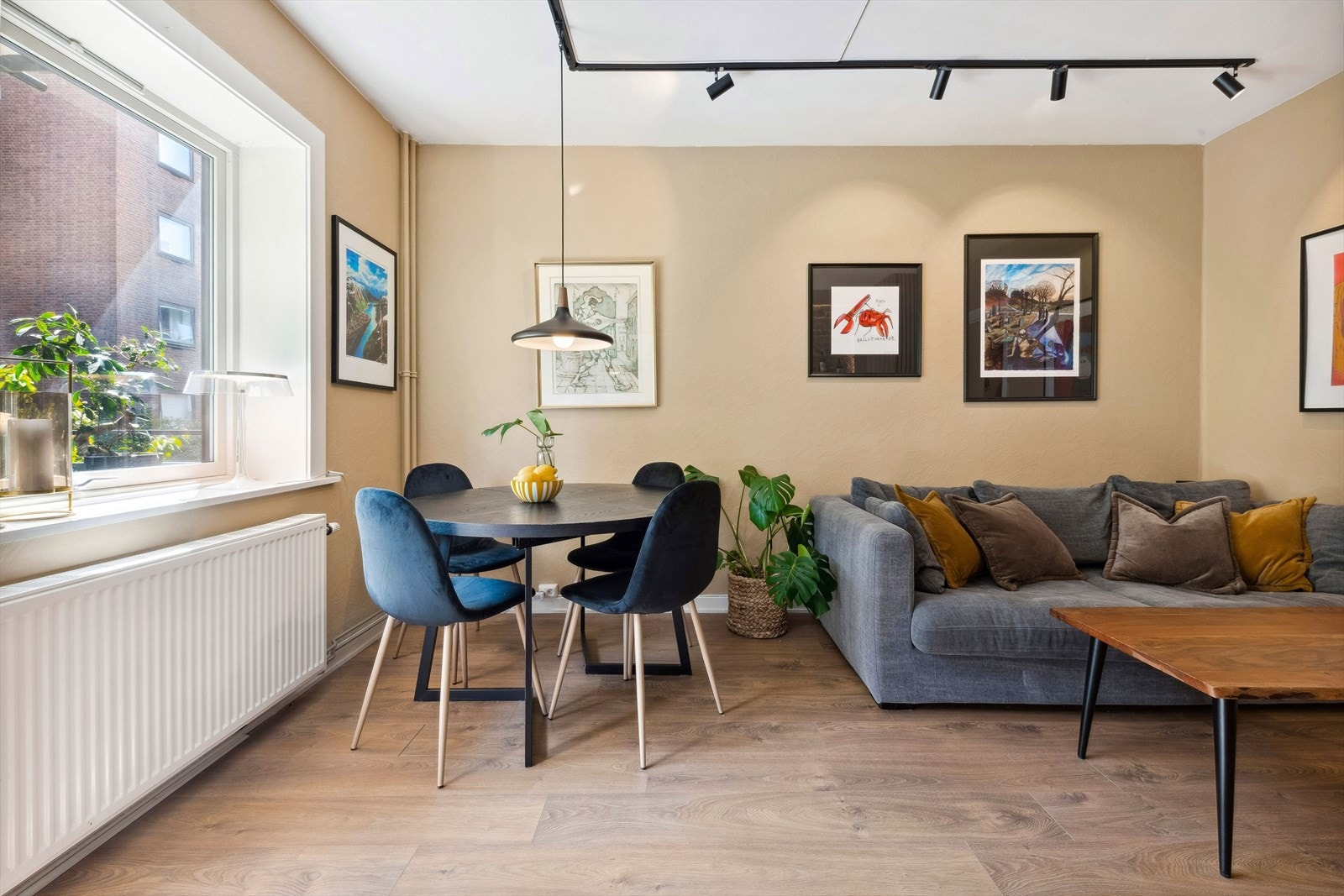 Gode vindusflater slipper inn rikelig med naturlig lys Galleribilde