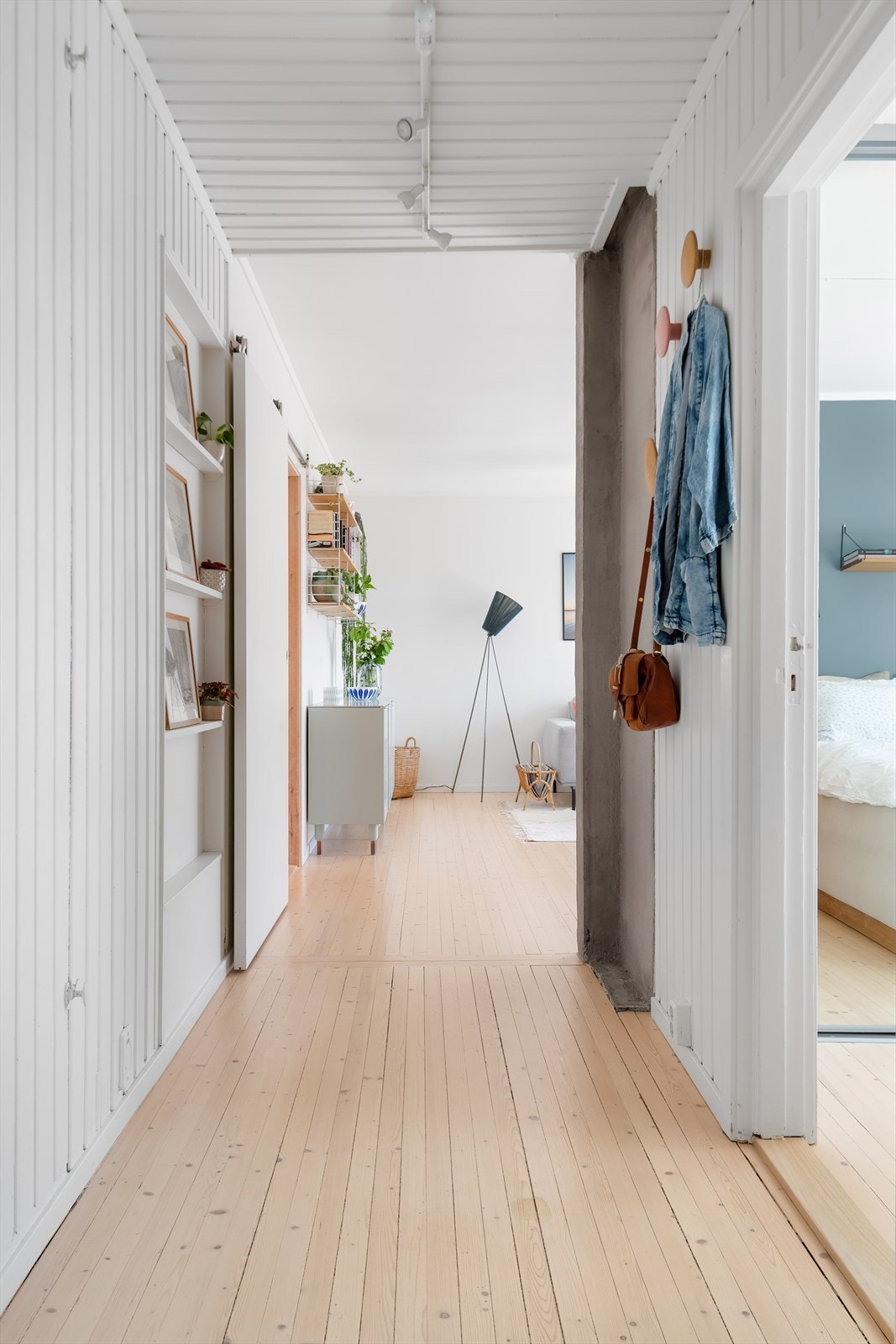 Løfter du blikket legger du umiddelbart merke til det flotte lyset som møter deg inne i leiligheten. Galleribilde