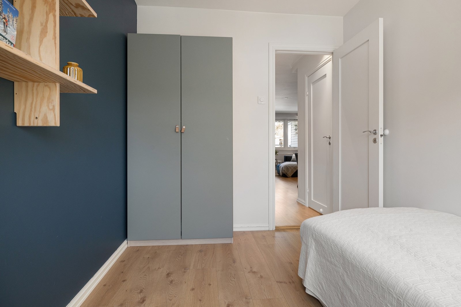 Gode muligheter for oppbevaring på dette rommet også. Galleribilde