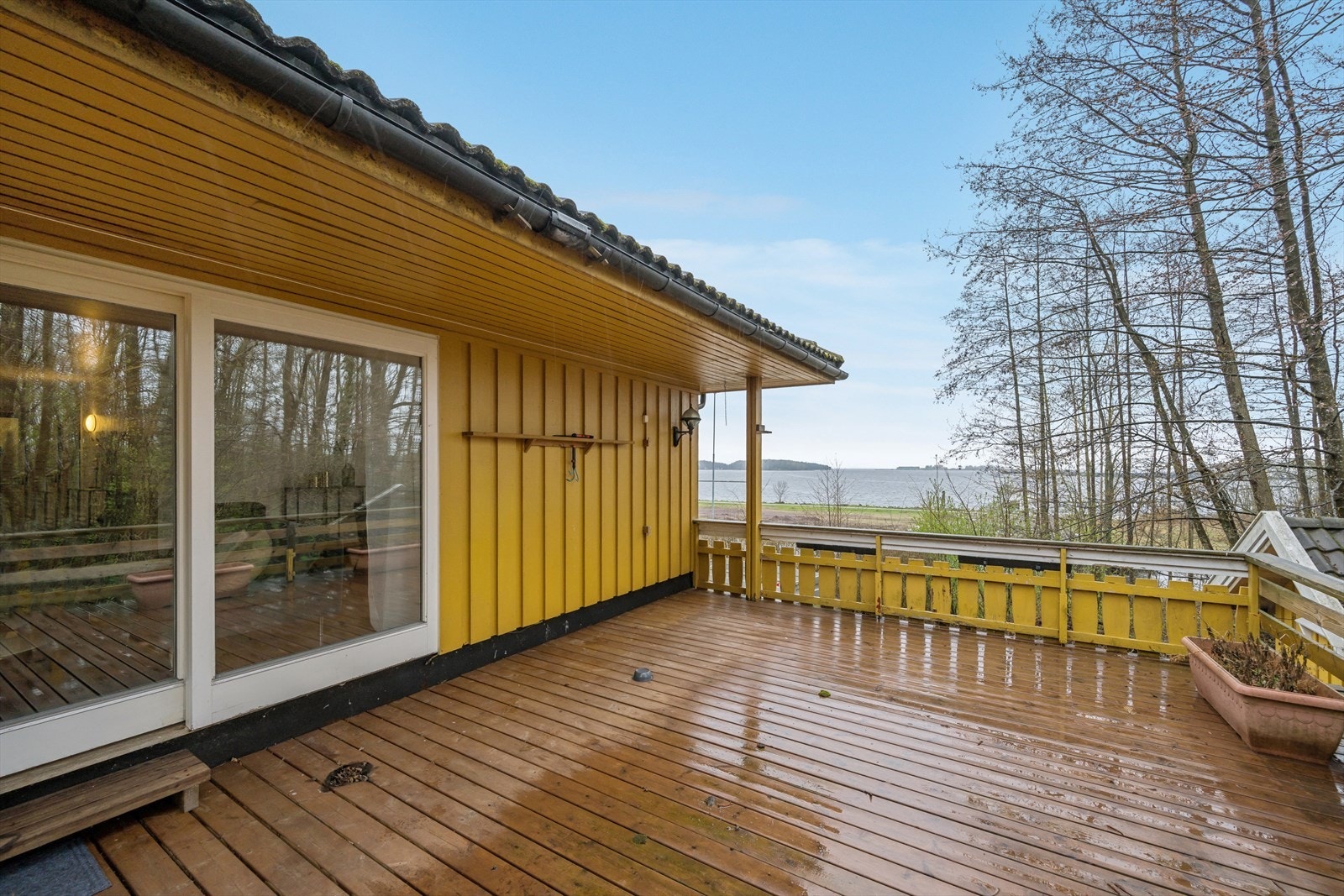 Sydvendt veranda med utsyn til Indre havn. Galleribilde