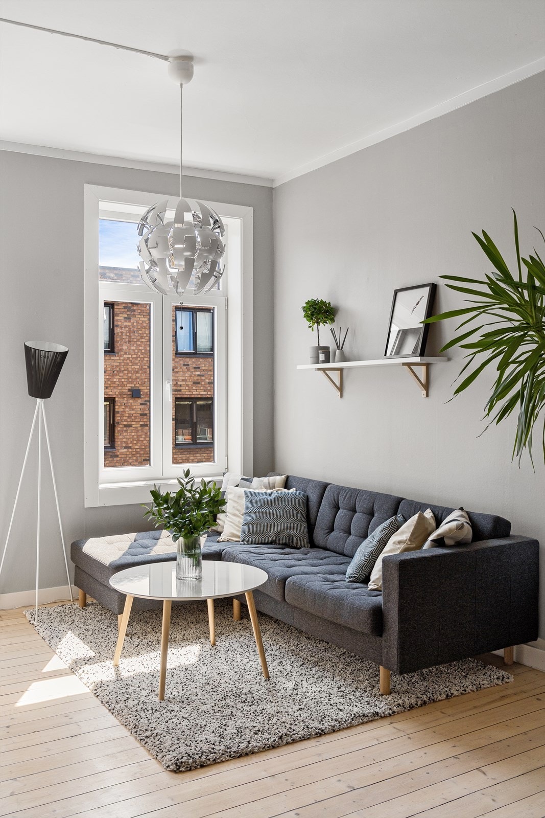 - Leiligheten disponerer bod i kjeller 5 m² og har egen bod i trappeoppgang på ca. 1,5 m² - Galleribilde