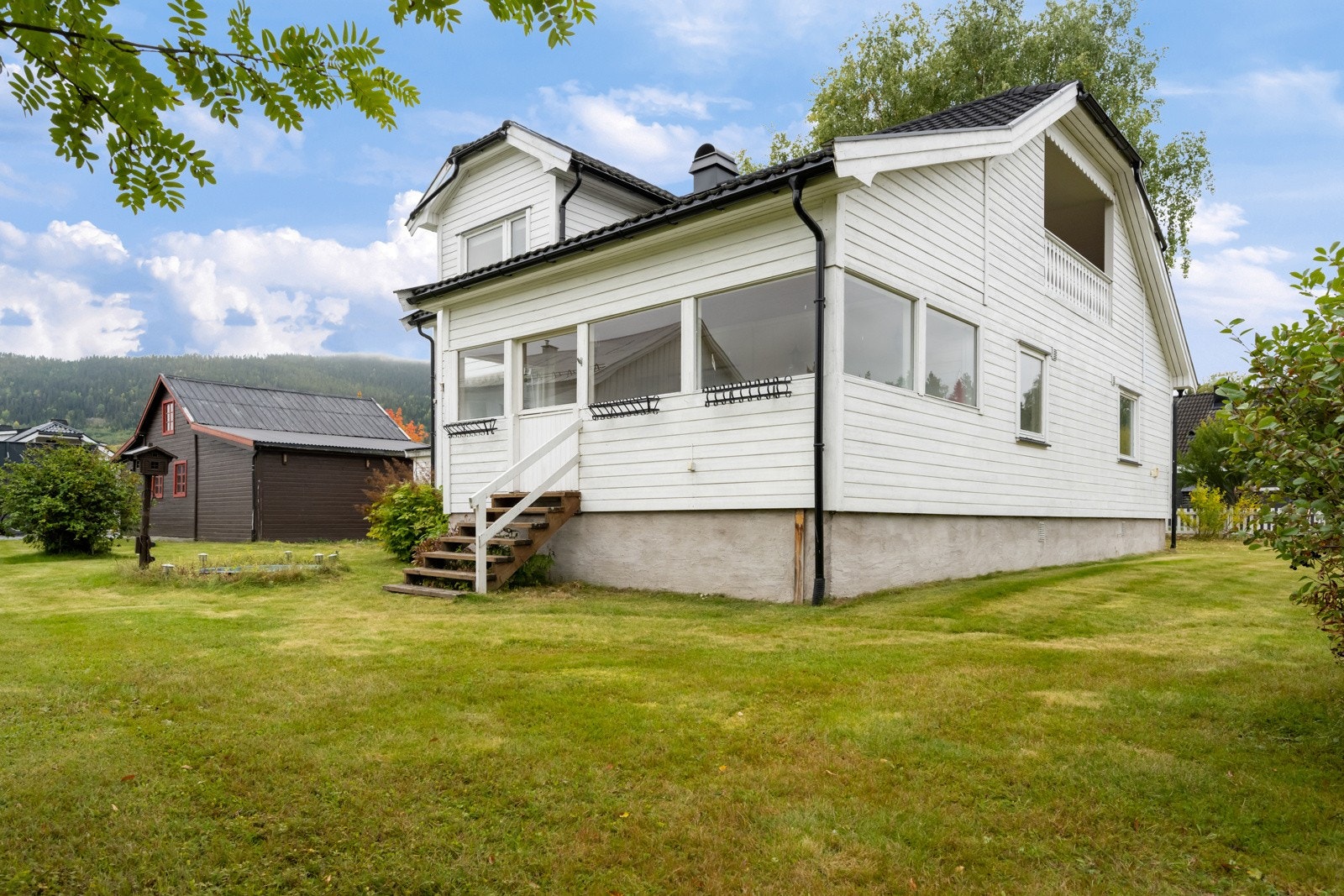 Herfra er det kun en liten rusletur til butikker, spisesteder og service fasiliteter. Galleribilde