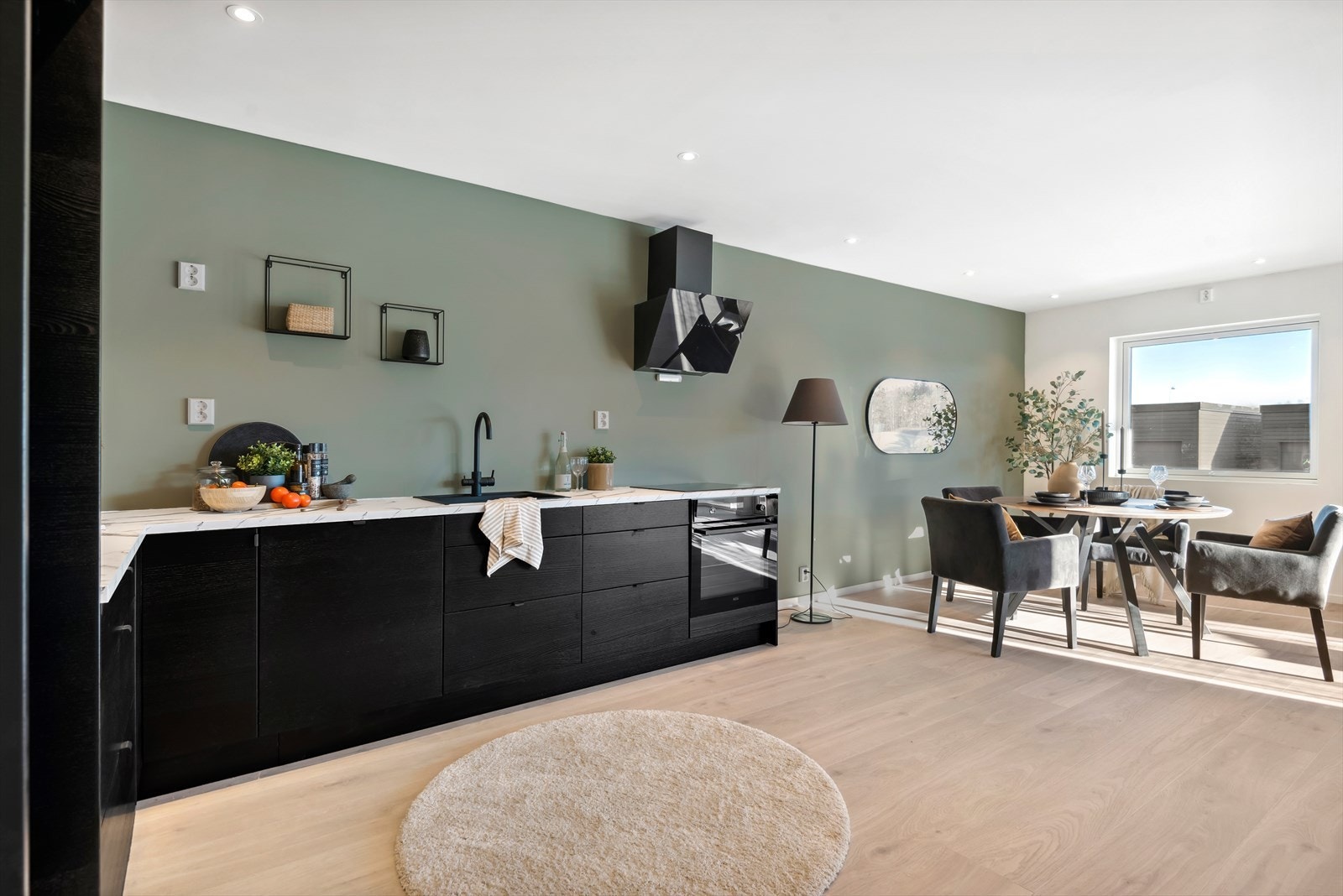 Det er plass til en kjøkkenøy om man skulle ønske det Galleribilde