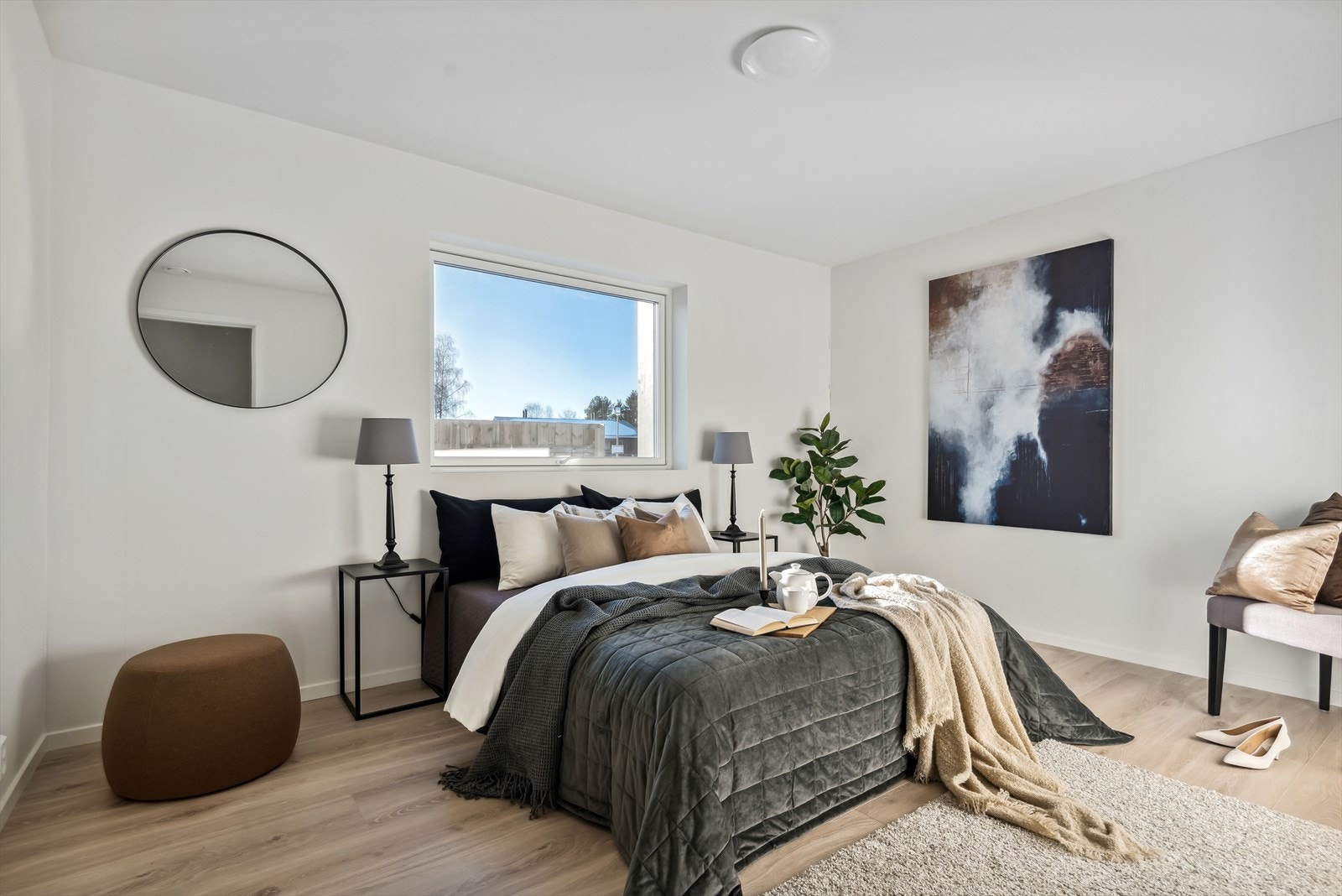 Hovedsoverommet er stort med god plass til garderobeløsninger Galleribilde