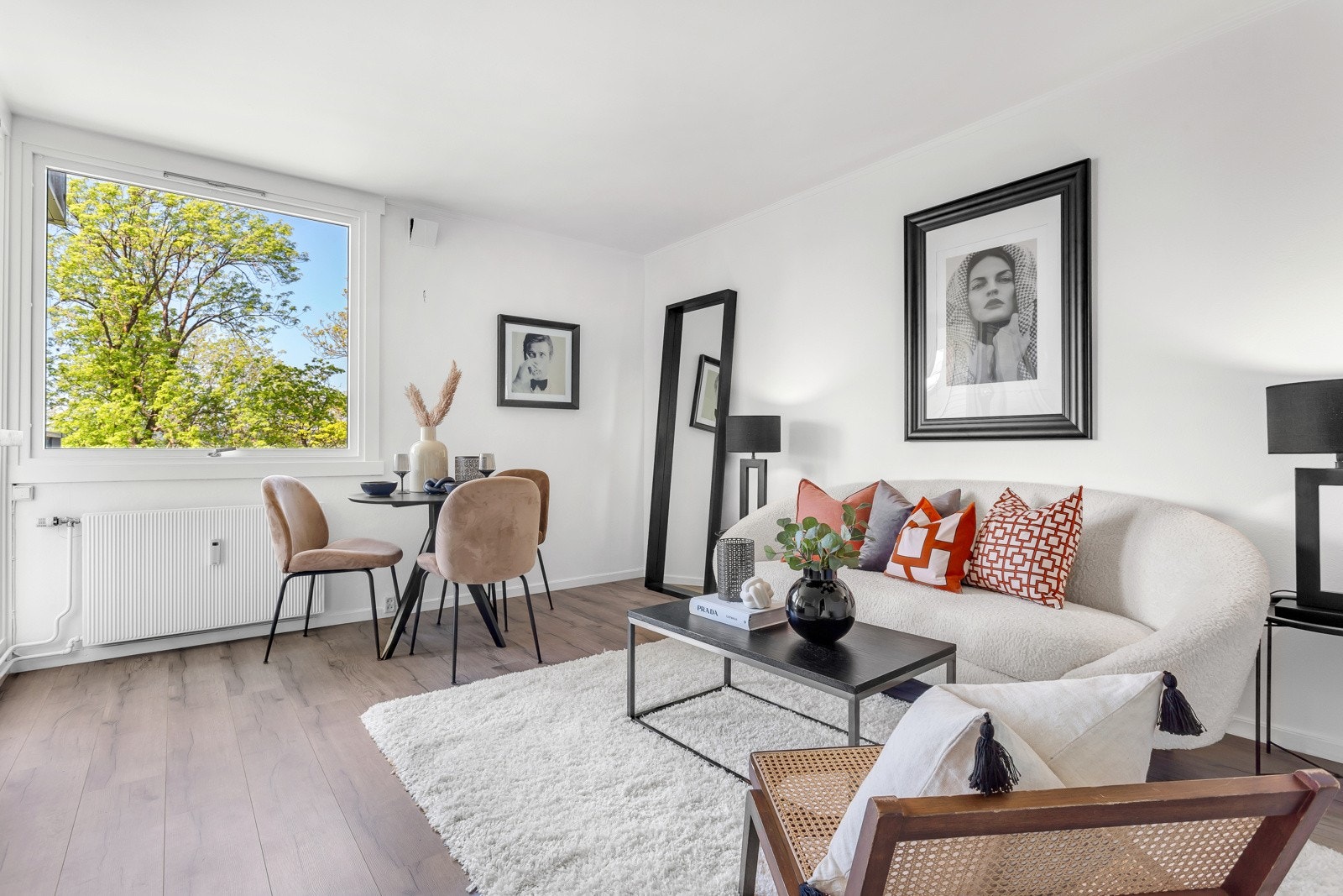 Innvendig har boligen en god standard på alt av innredning og overflater. Galleribilde