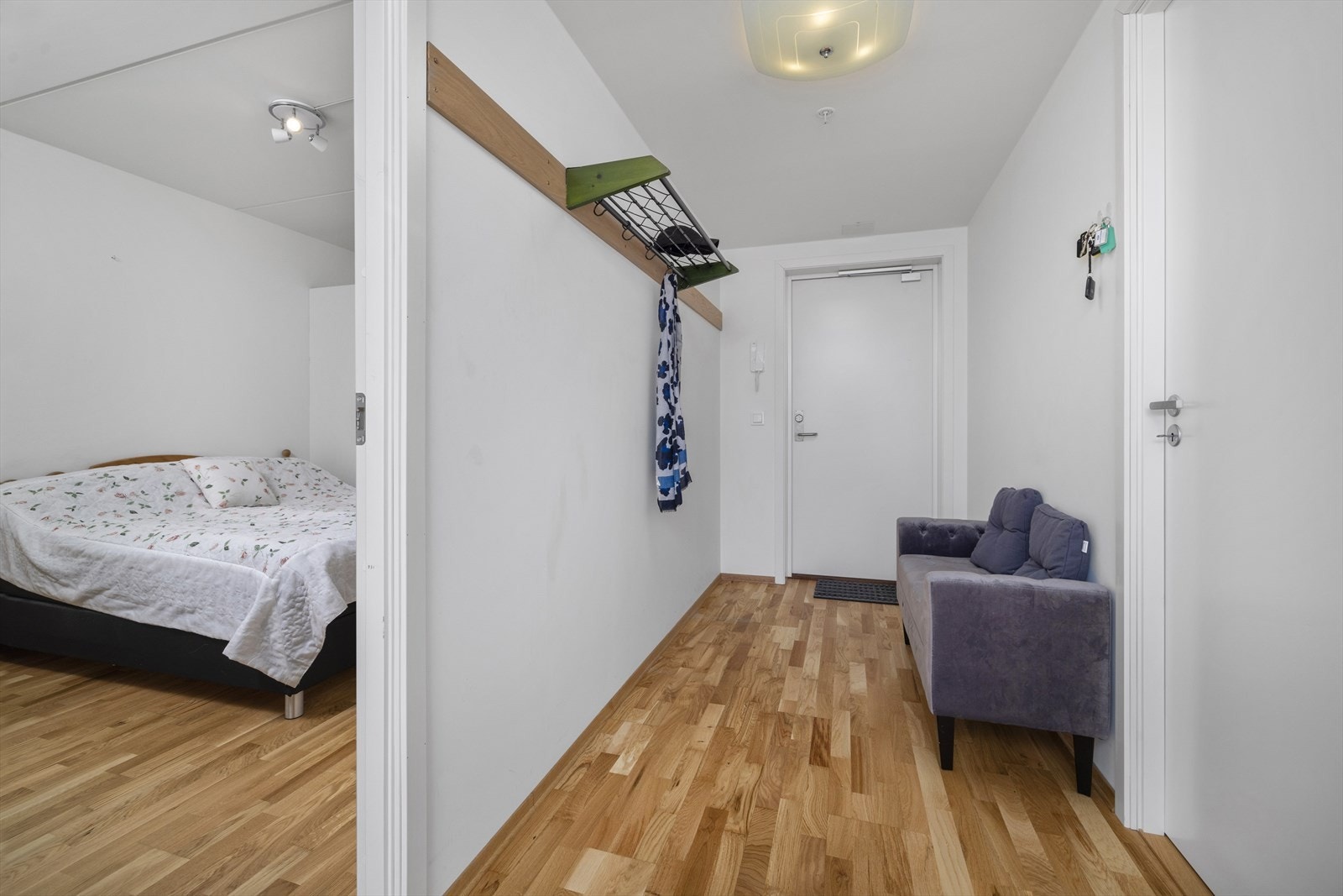 I gangen er det god plass for oppheng av yttertøy. Galleribilde