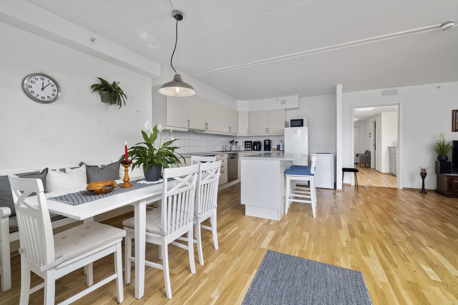 Det er god plass til innredning av både spisestue og salong. Galleribilde