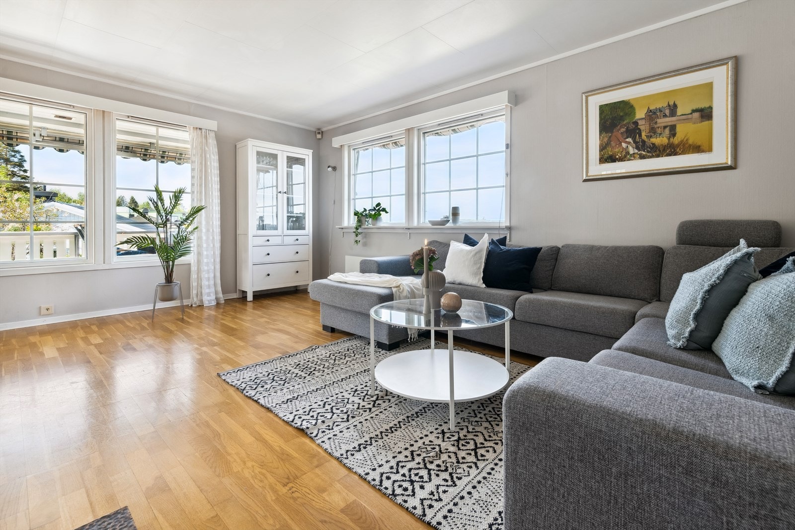 Her er det god plass til sofagruppe med TV-løsning. Galleribilde