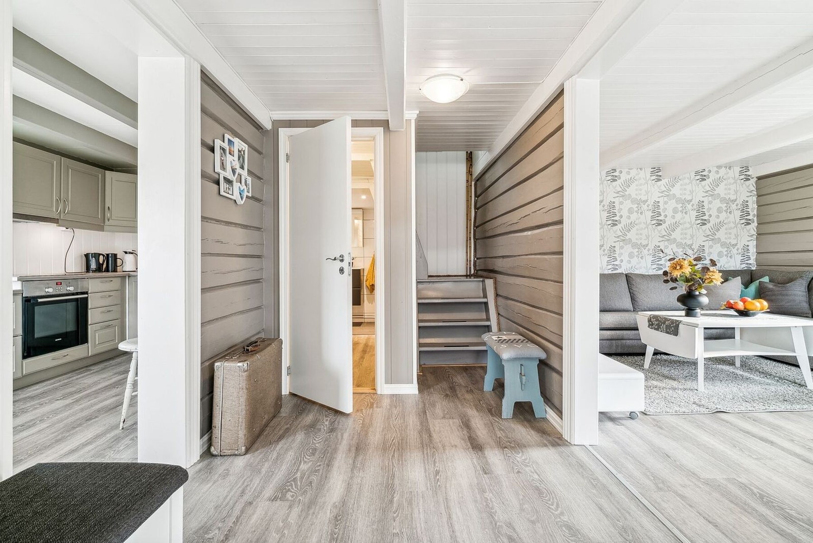 Trapp opp mot 2. etasje Galleribilde