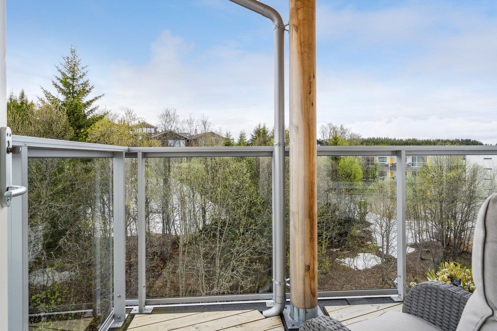 Fra stuen har du utgang til vestvendt balkong med lang solgang. Galleribilde