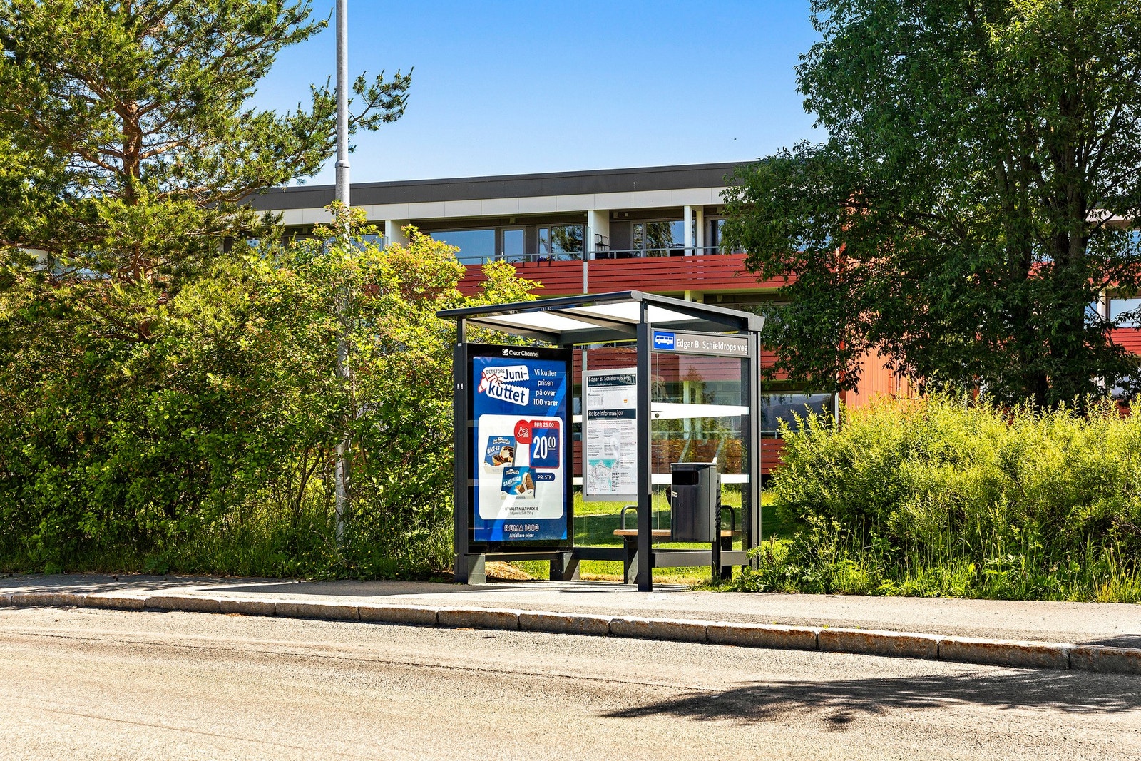 Ca. 400 meter til nærmeste bussholdeplass. Galleribilde