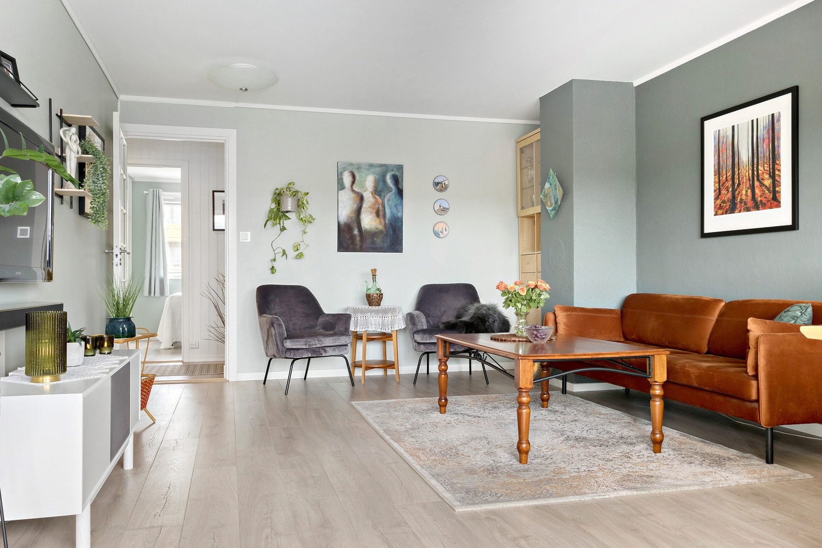 Parkering søkes om til styret. Gjesteparkering er det rikelig av i borettslaget. Galleribilde