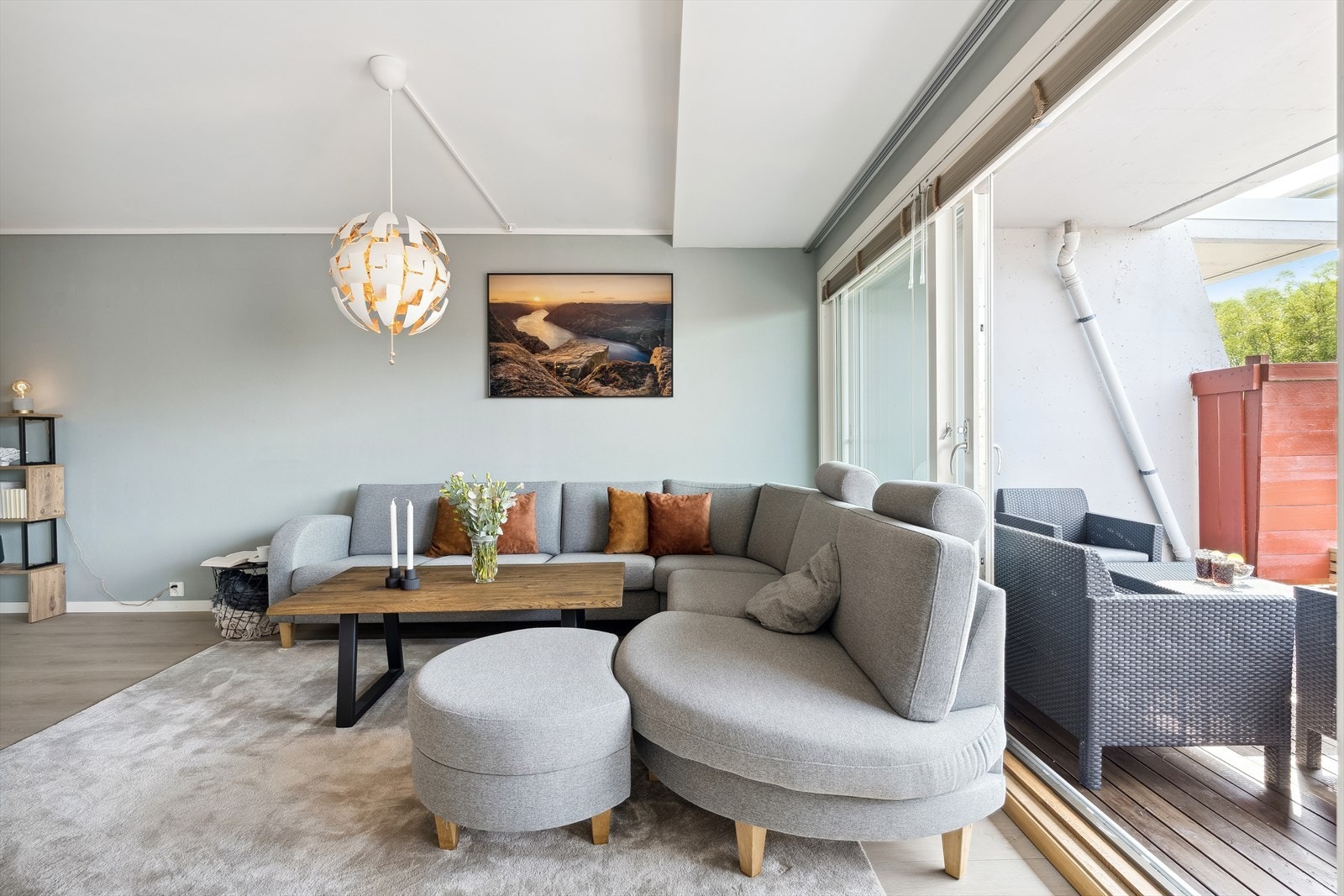 Direkte utgang til stor solrik terrasse. Galleribilde