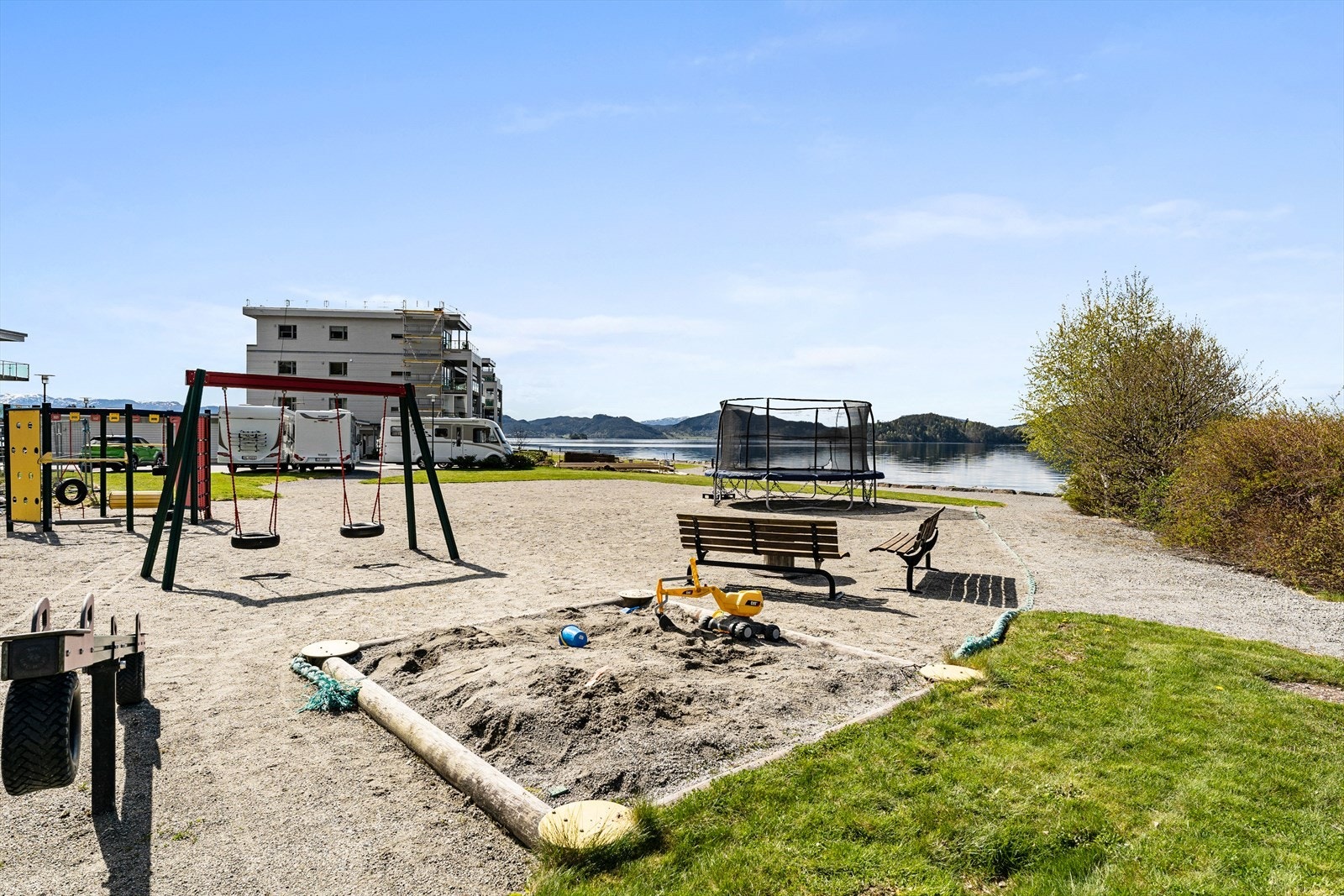 Lekeplass på fellesområde Galleribilde