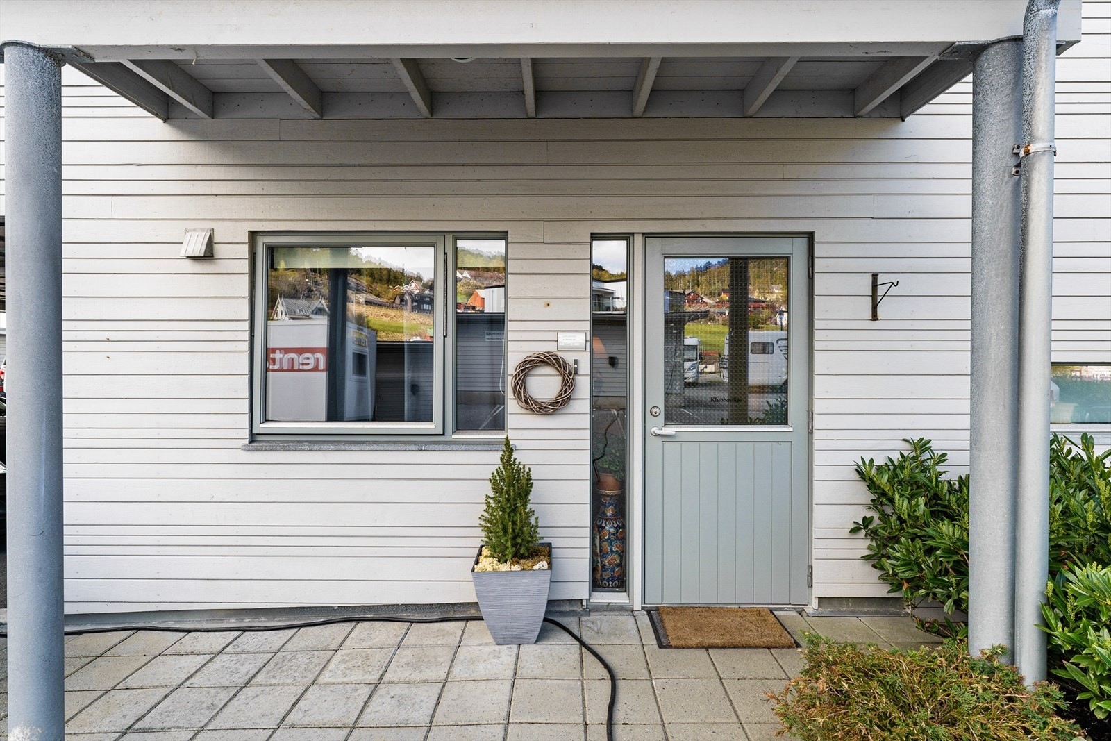 Egen hovedinngang til leiligheten Galleribilde