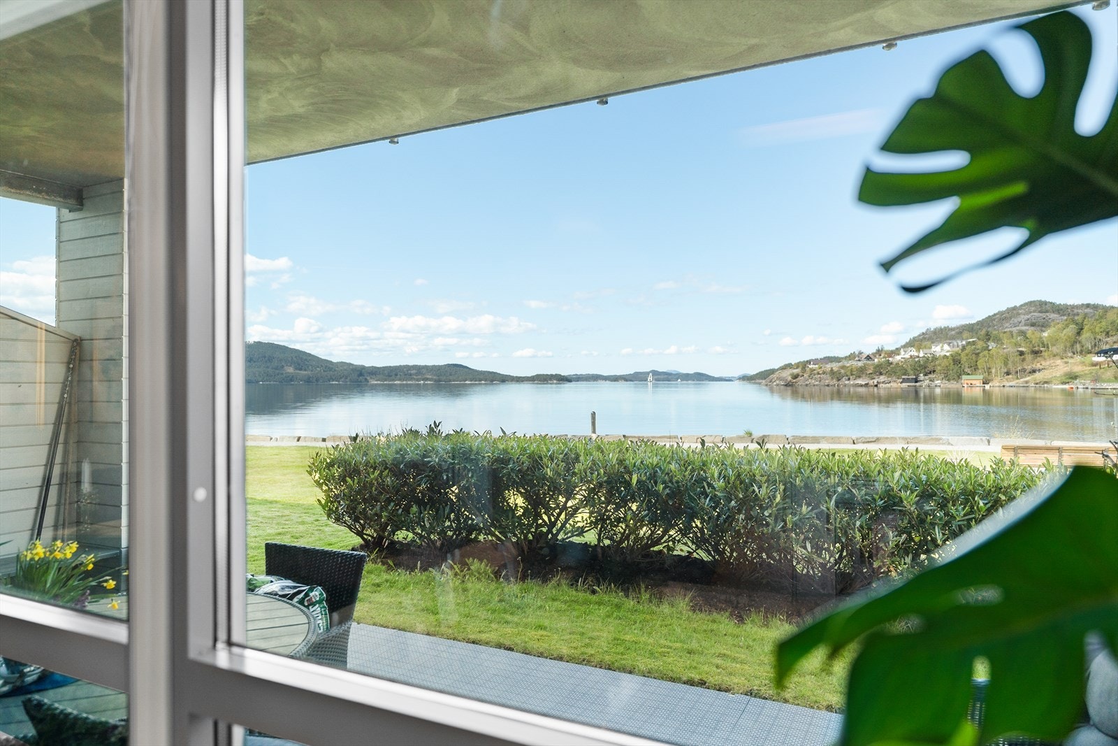 Utsikt mot Halsnøy og nærområdet på Valen Galleribilde