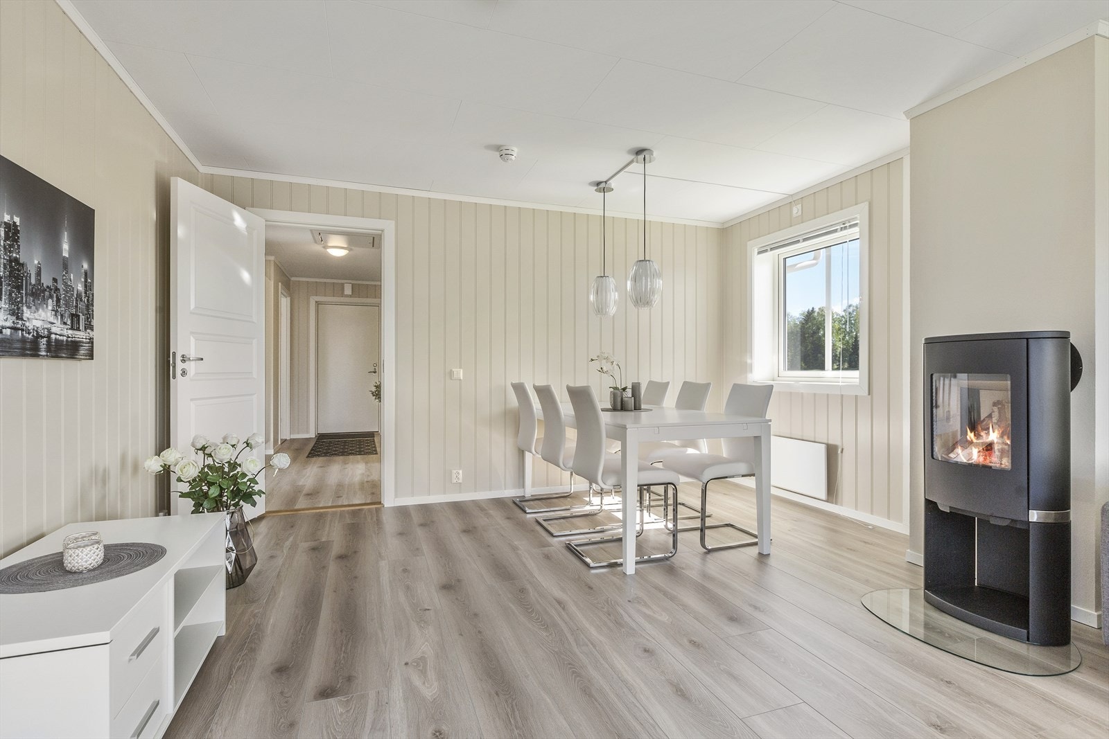 Stue mot entre Galleribilde