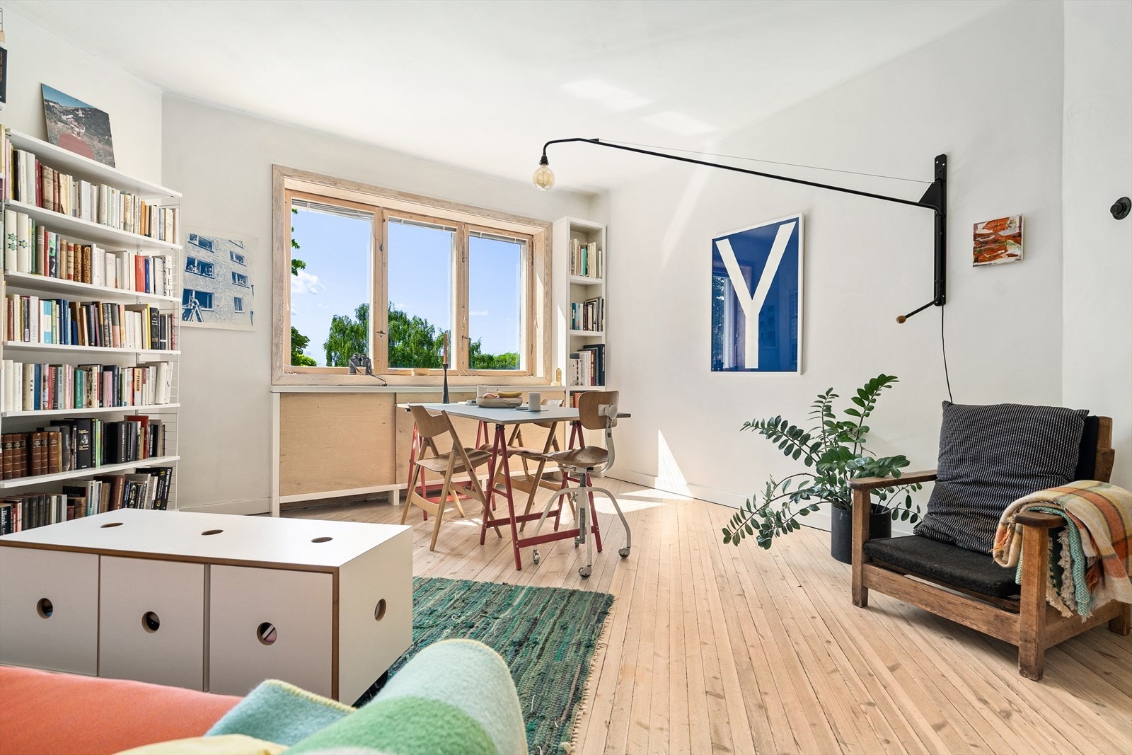 En attraktiv, pen og romslig 2-roms med et velbevart, autentisk preg fra byggeår. Galleribilde