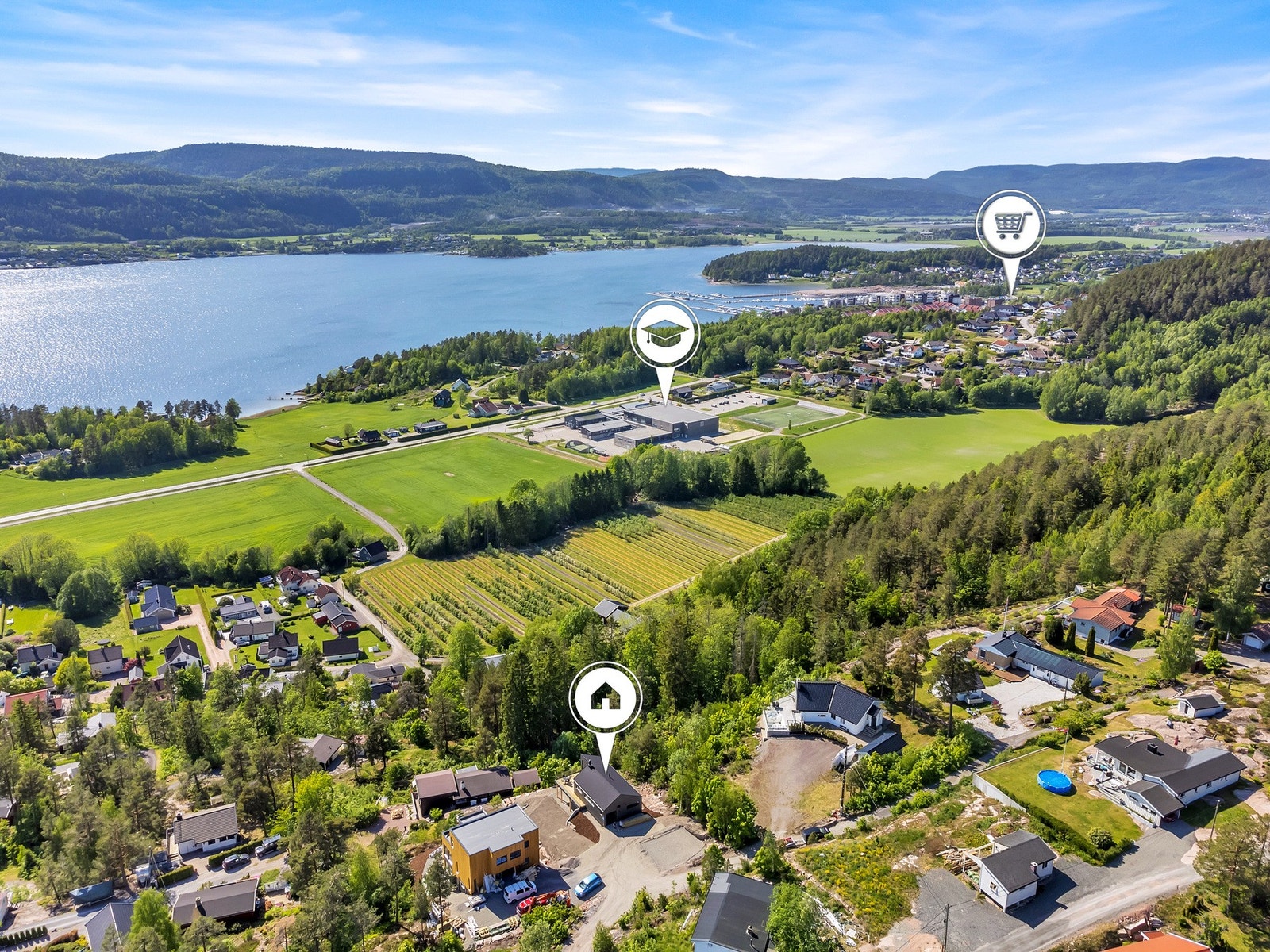 Gangavstand til Selvik barneskole. Nærmeste dagligvarebutikk finner man på Kiwi ved Nordre Jarlsberg brygge. Galleribilde