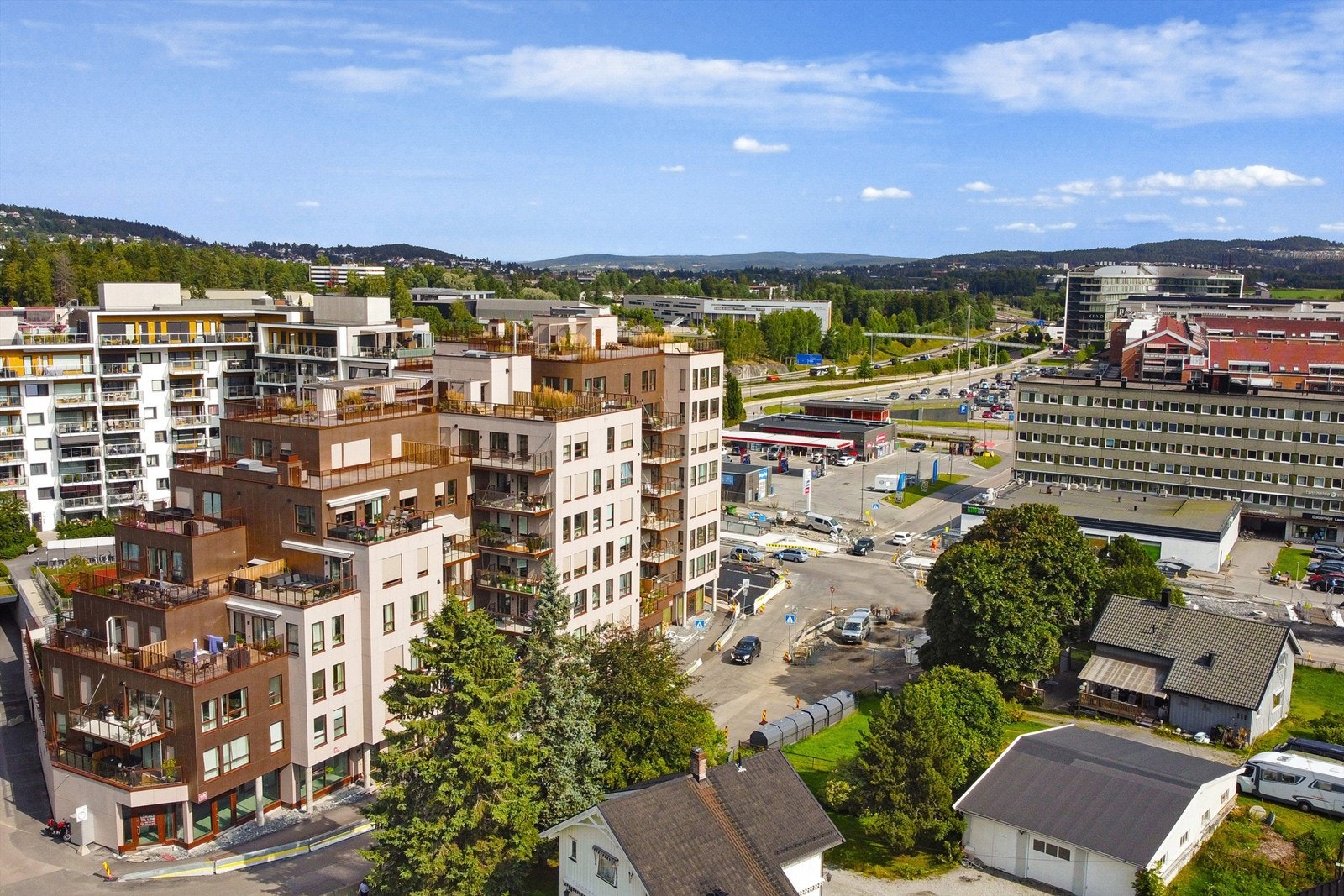 Fra leiligheten har du gangavstand til Metro senter og dagligvarebutikker, samt busstopp rett utenfor døra. Galleribilde