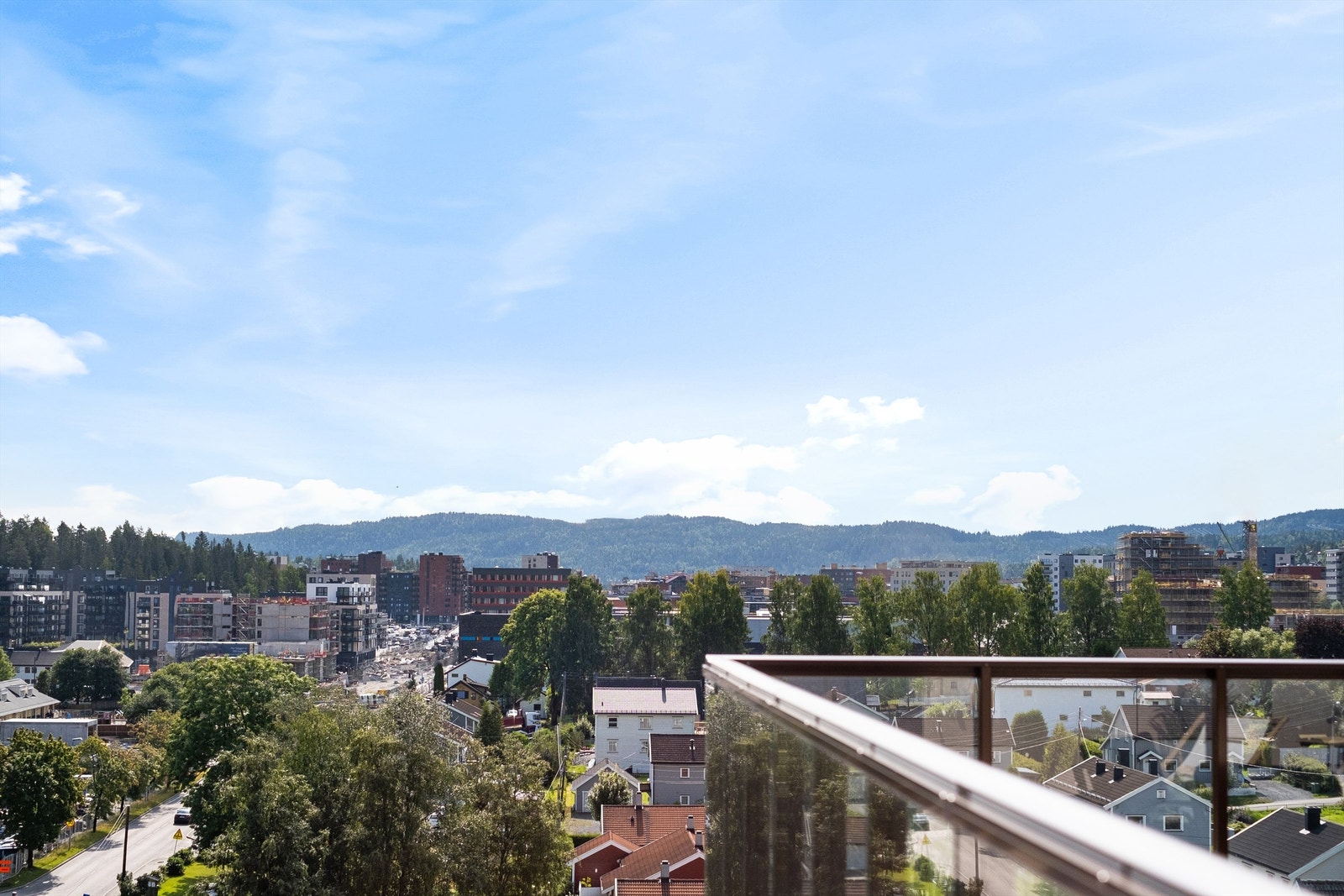 Her kan du nyte flott utsikt med solforhold fra tidlig formiddag til sent på kveld. Galleribilde