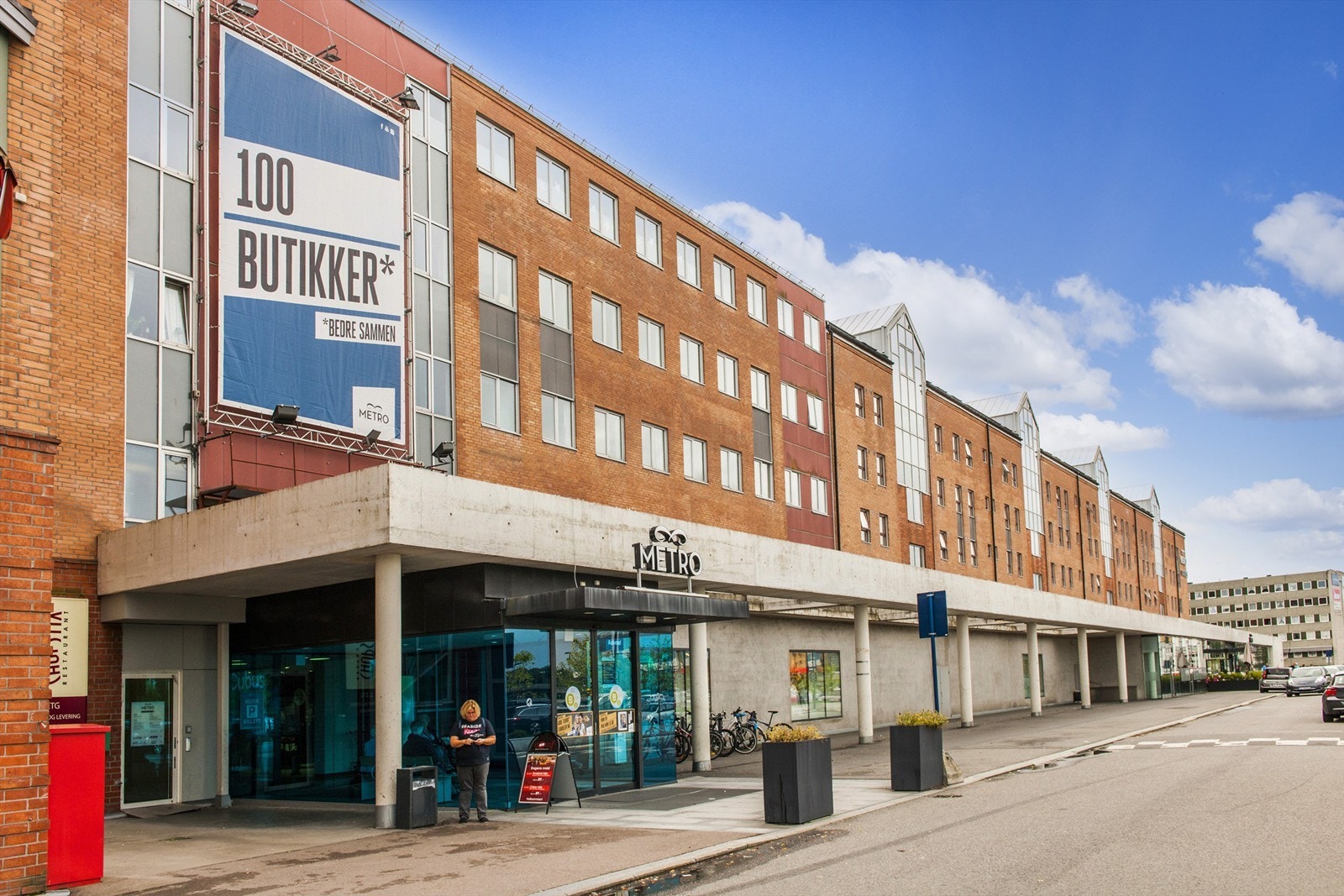 Umiddelbar nærhet til Metro senter med alt av fasiliteter og servicetilbud. Galleribilde