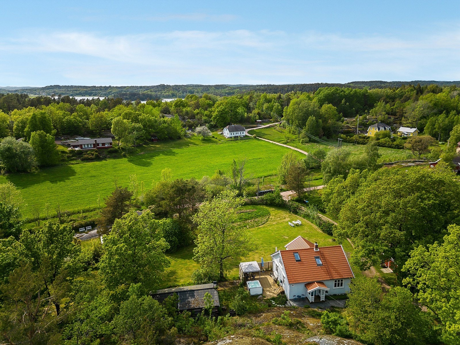 Foruten supre rekreasjonsmuligheter på egen eiendom er øya perfekt for oppdagelsesferd på sykkel eller til fots Galleribilde