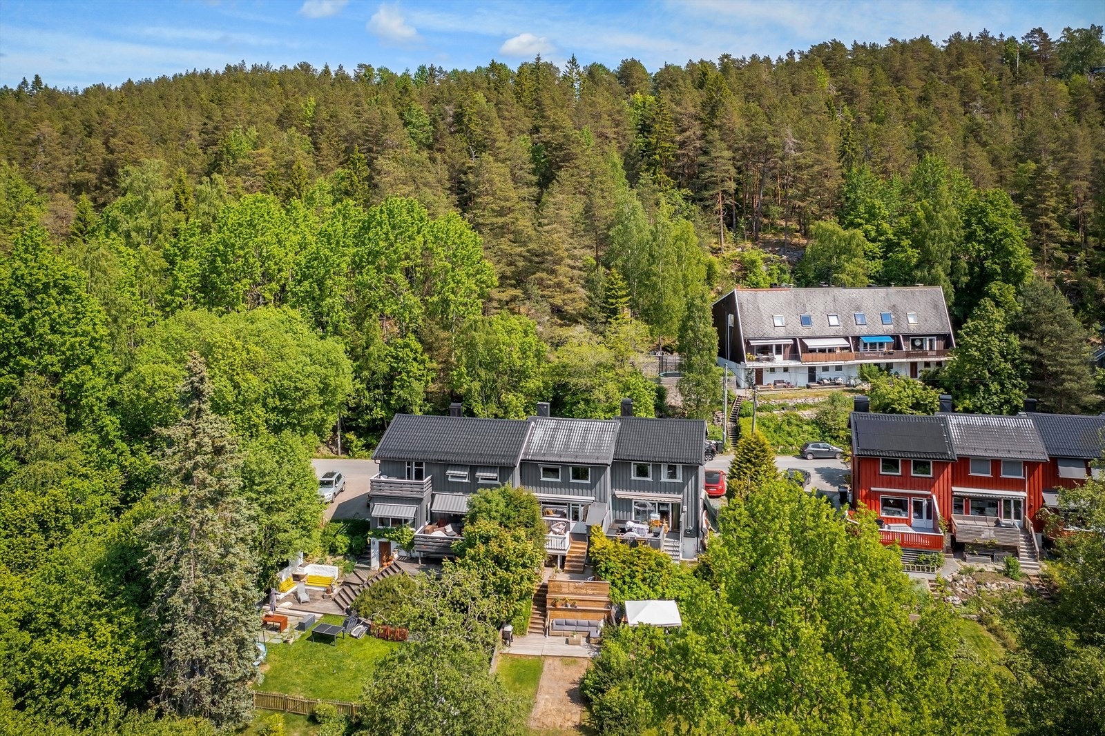 Området består av rekkehus og eneboliger Galleribilde