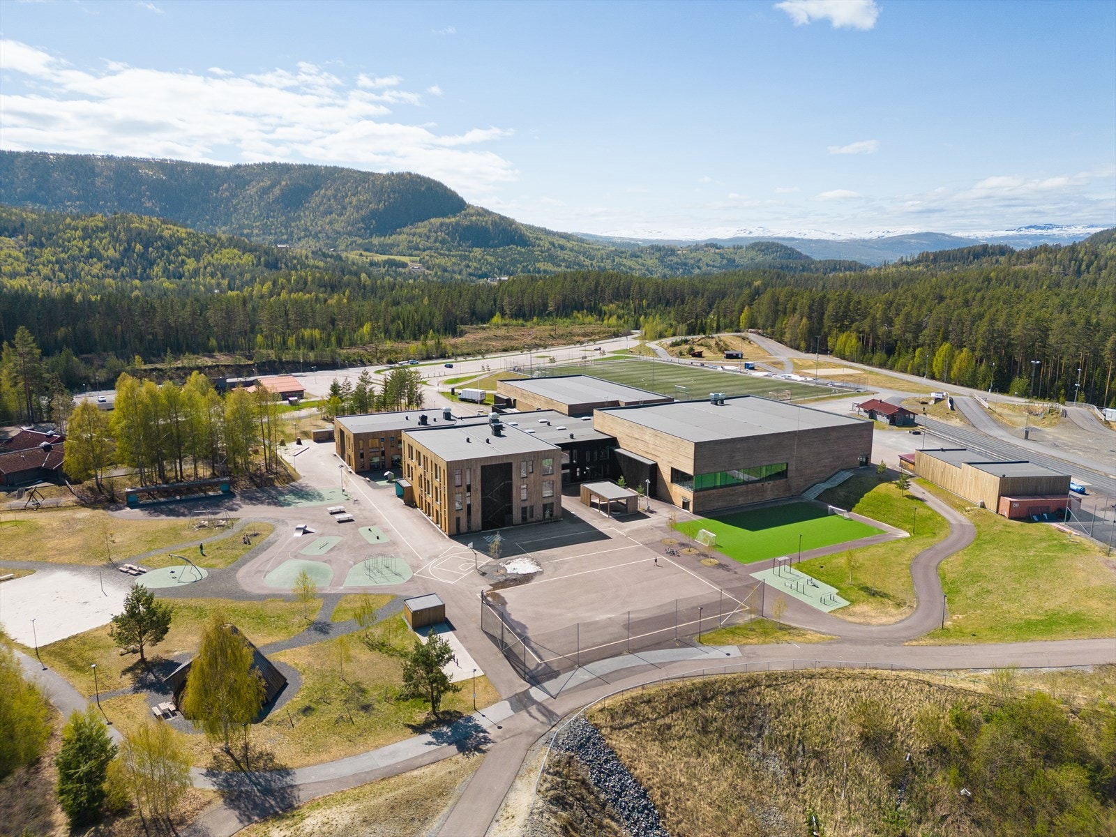 Ny skole i nærområdet. Galleribilde